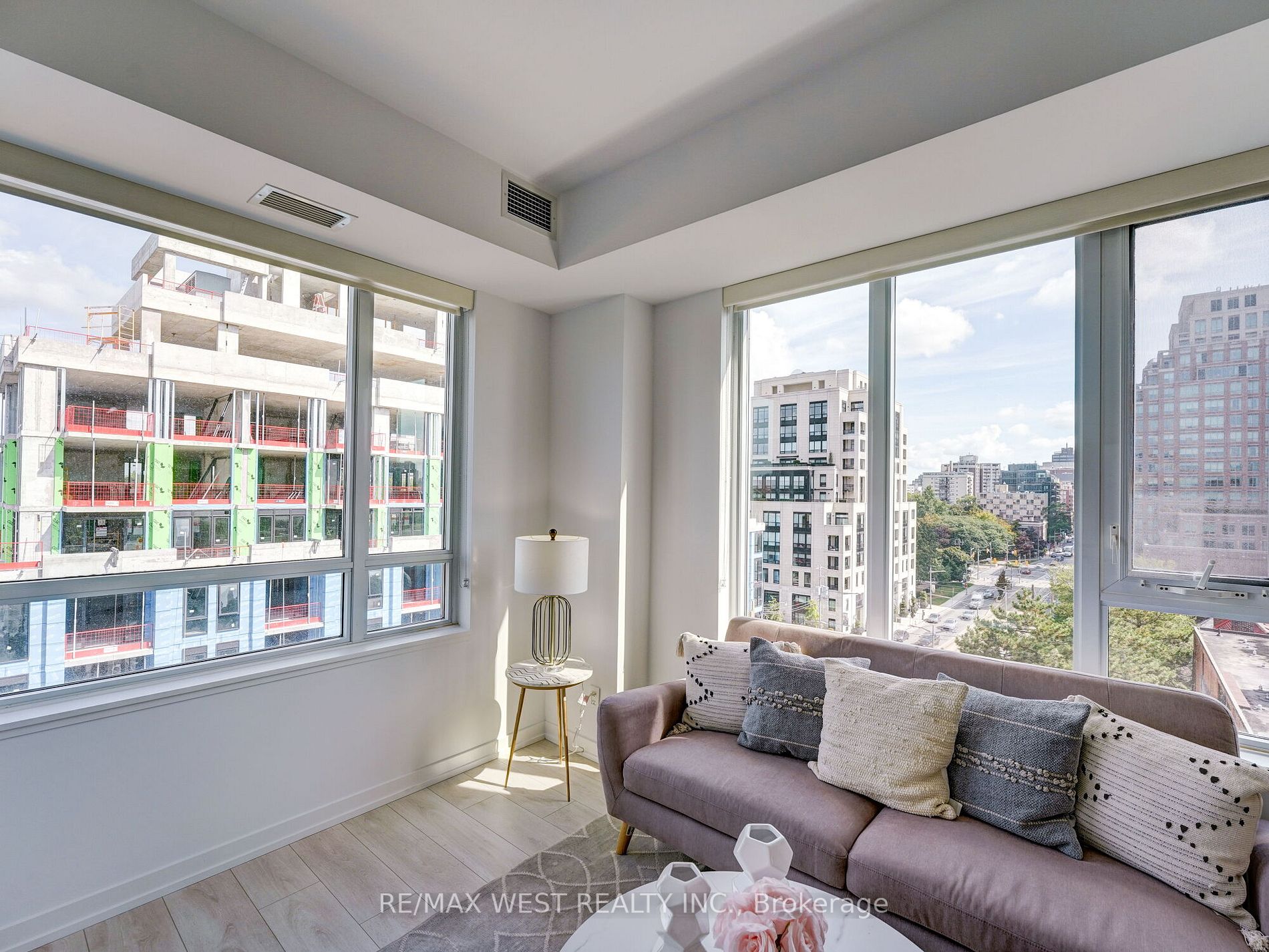 223 St. Clair Ave W, #613