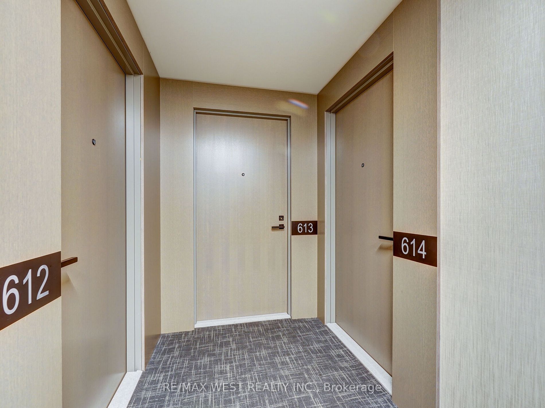 223 St. Clair Ave W, #613