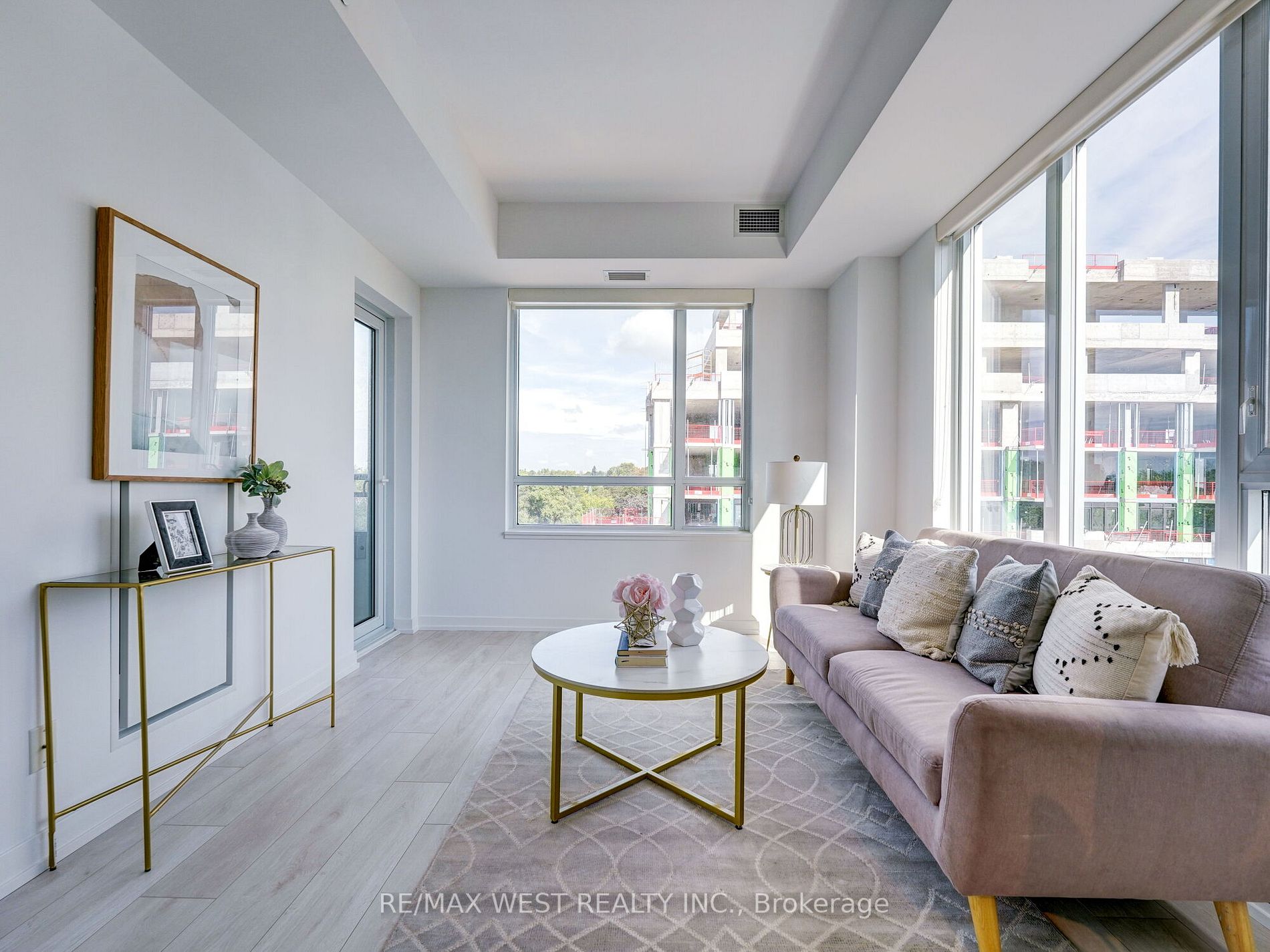 223 St. Clair Ave W, #613