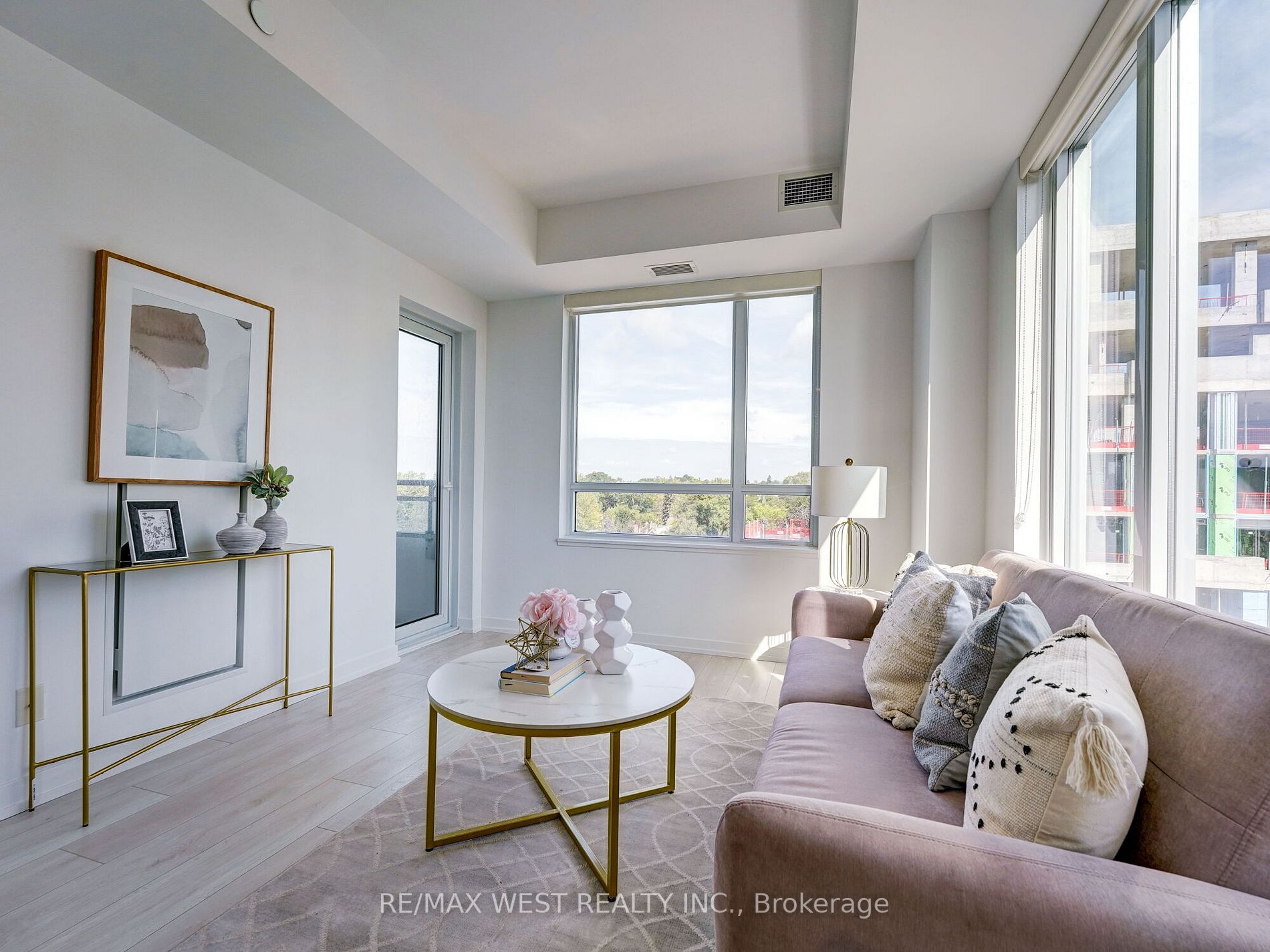 223 St. Clair Ave W, #613