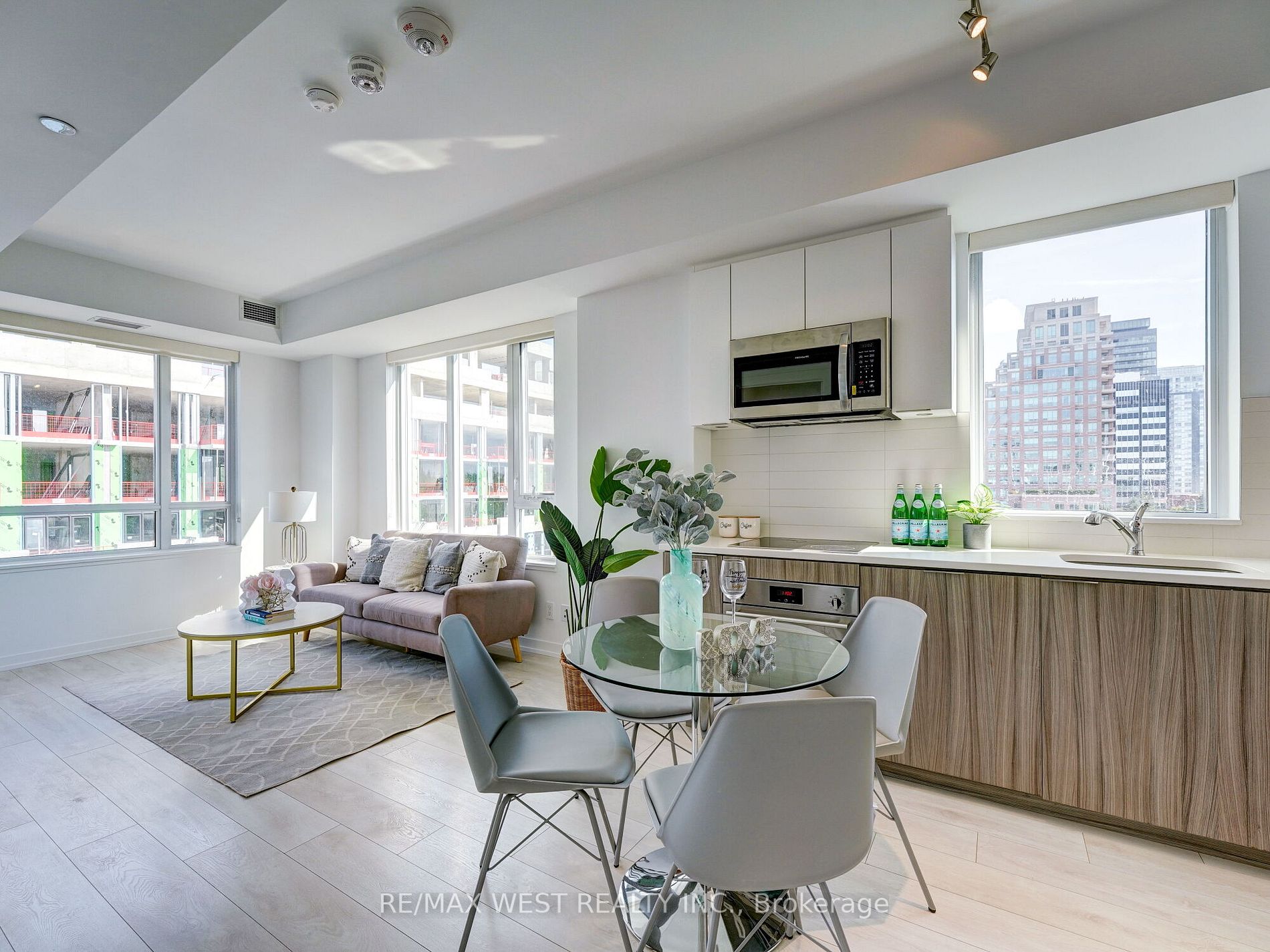223 St. Clair Ave W, #613