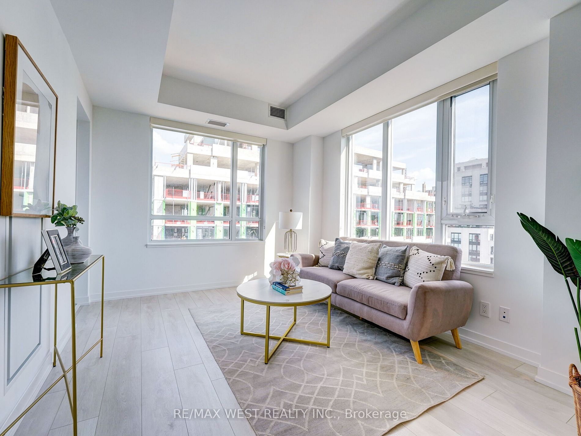 223 St. Clair Ave W, #613