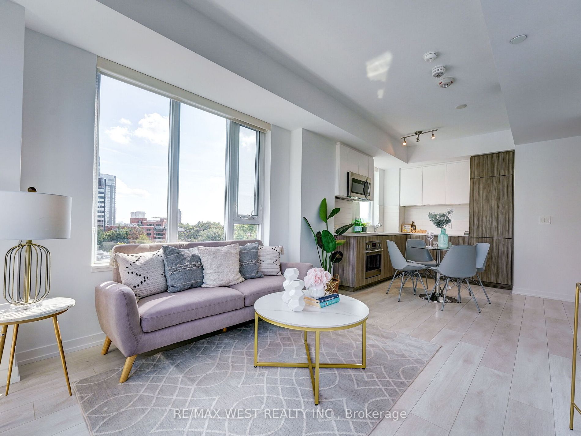 223 St. Clair Ave W, #613