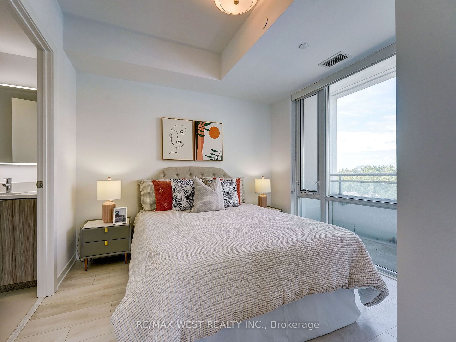 223 St. Clair Ave W, #613