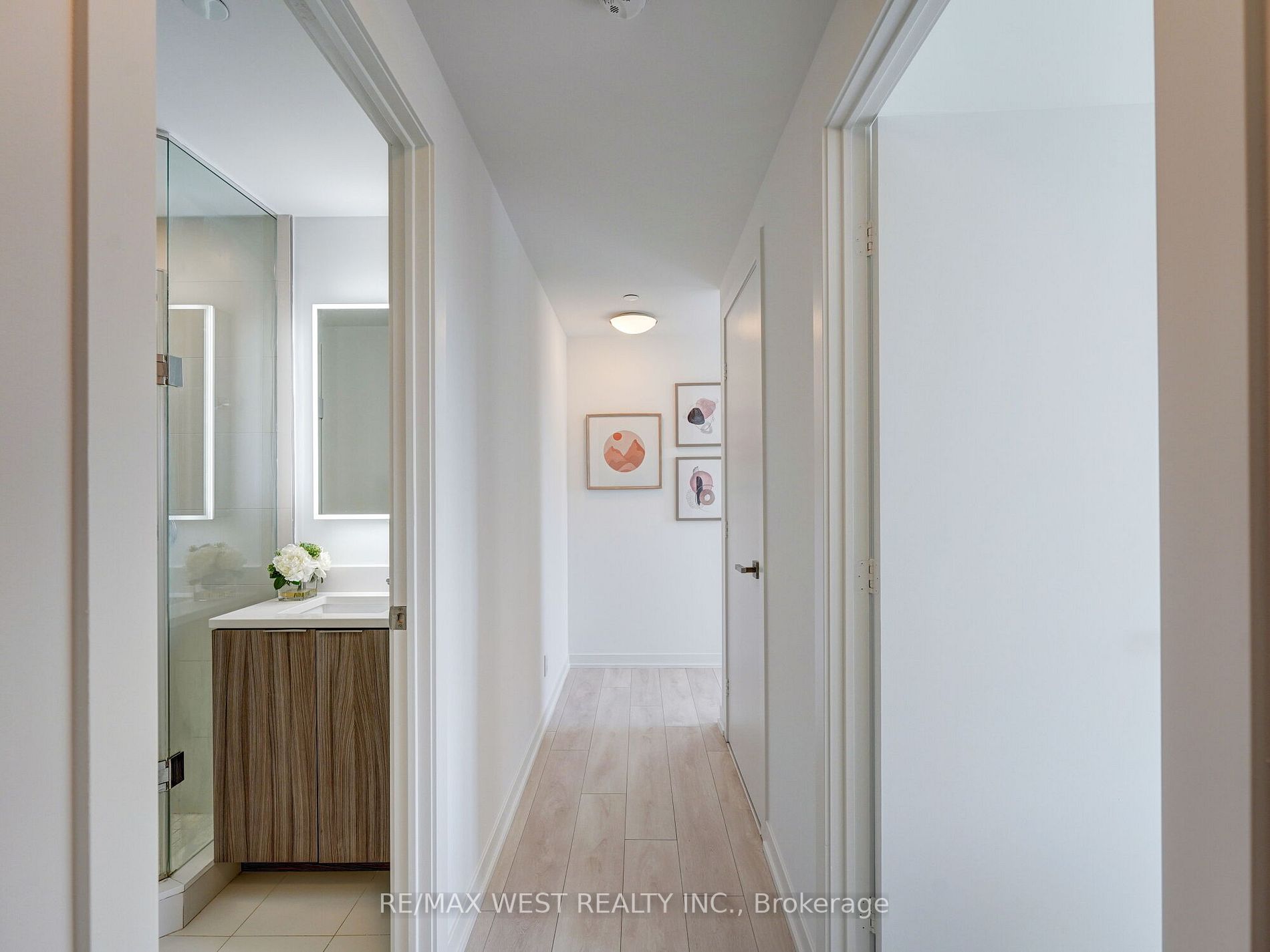 223 St. Clair Ave W, #613