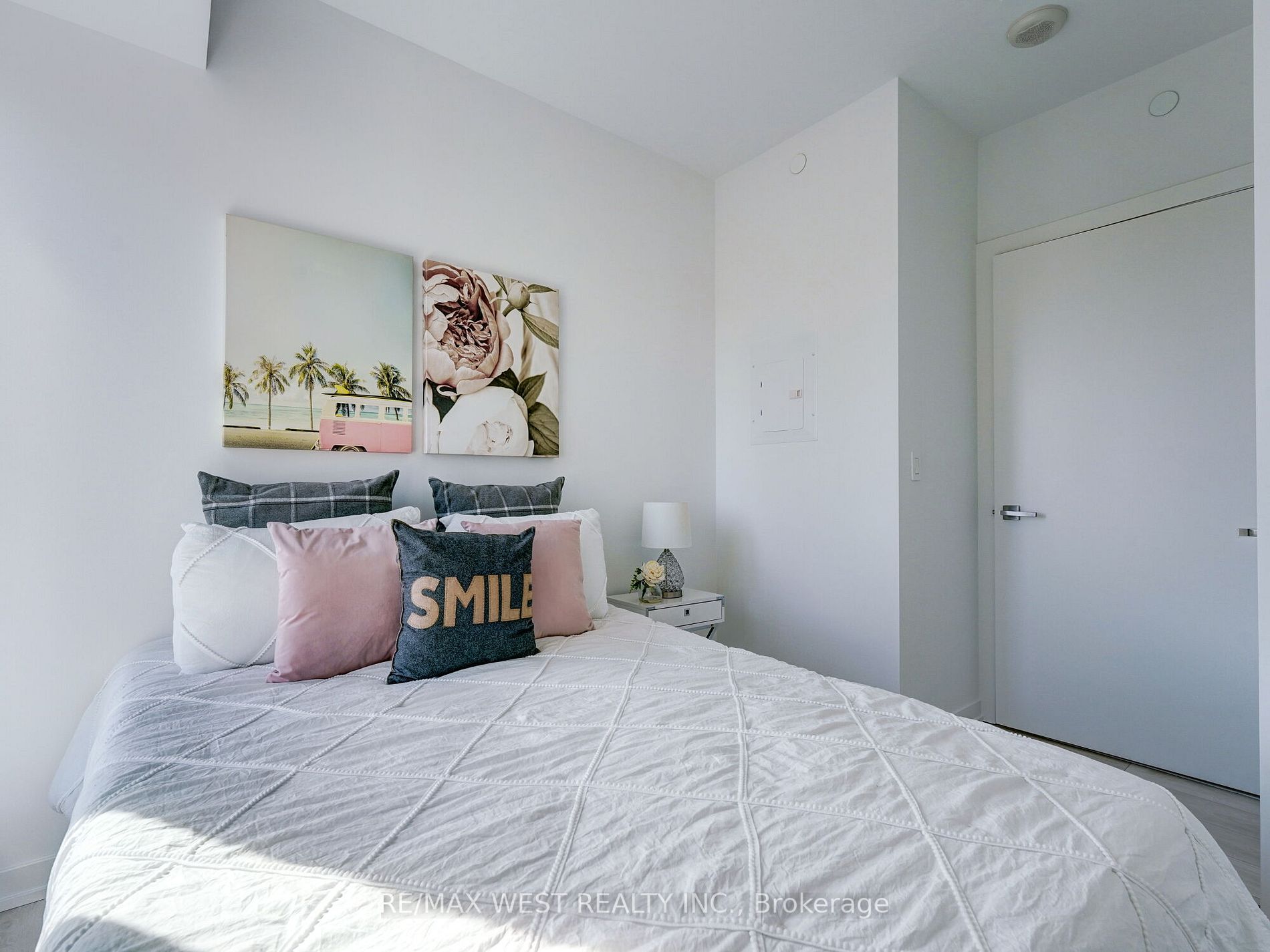 223 St. Clair Ave W, #613