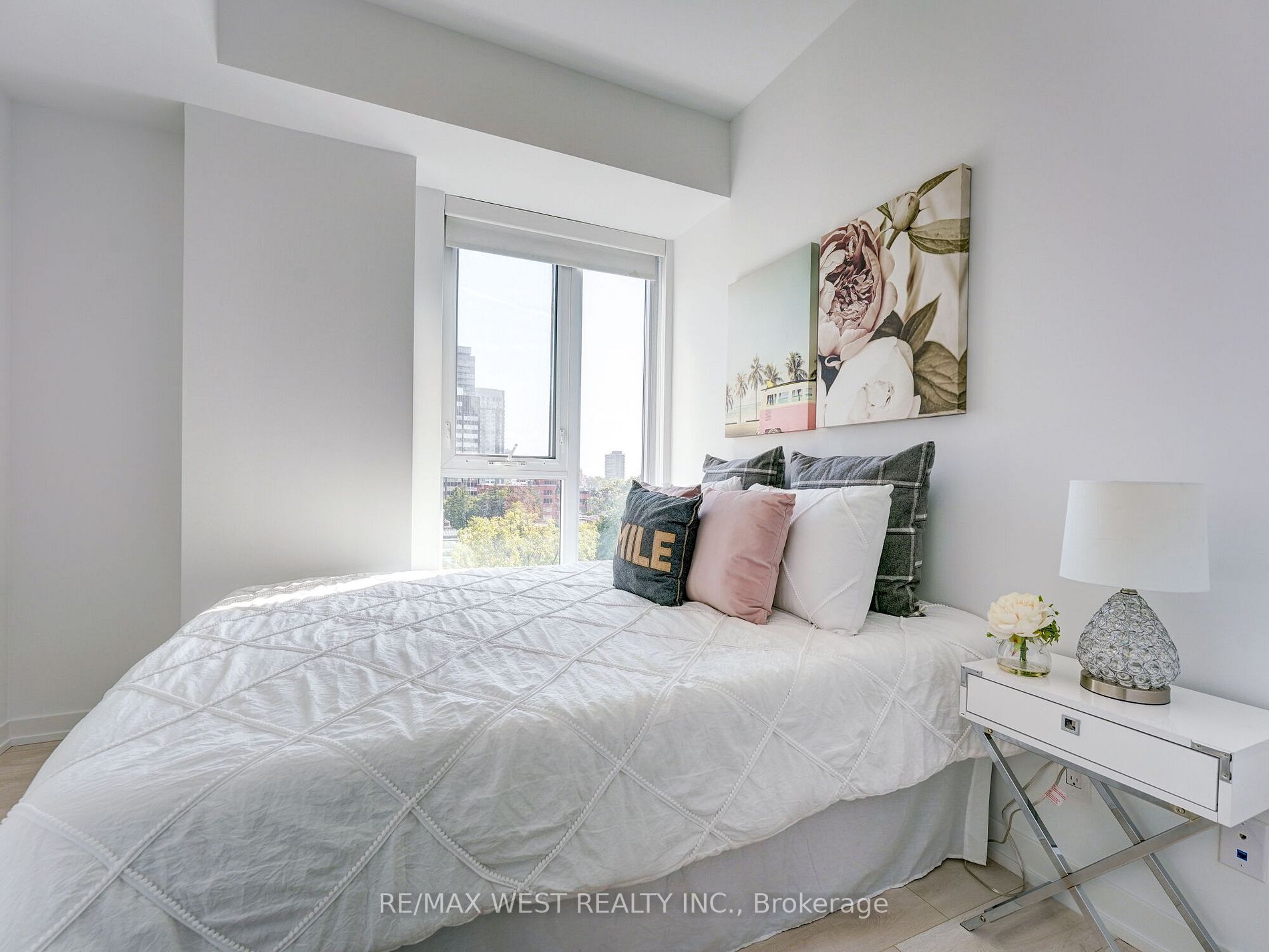 223 St. Clair Ave W, #613