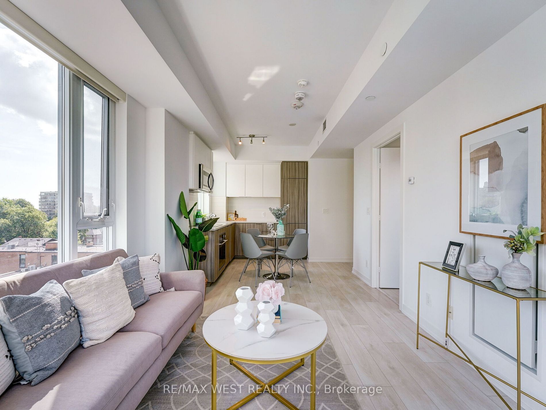 223 St. Clair Ave W, #613