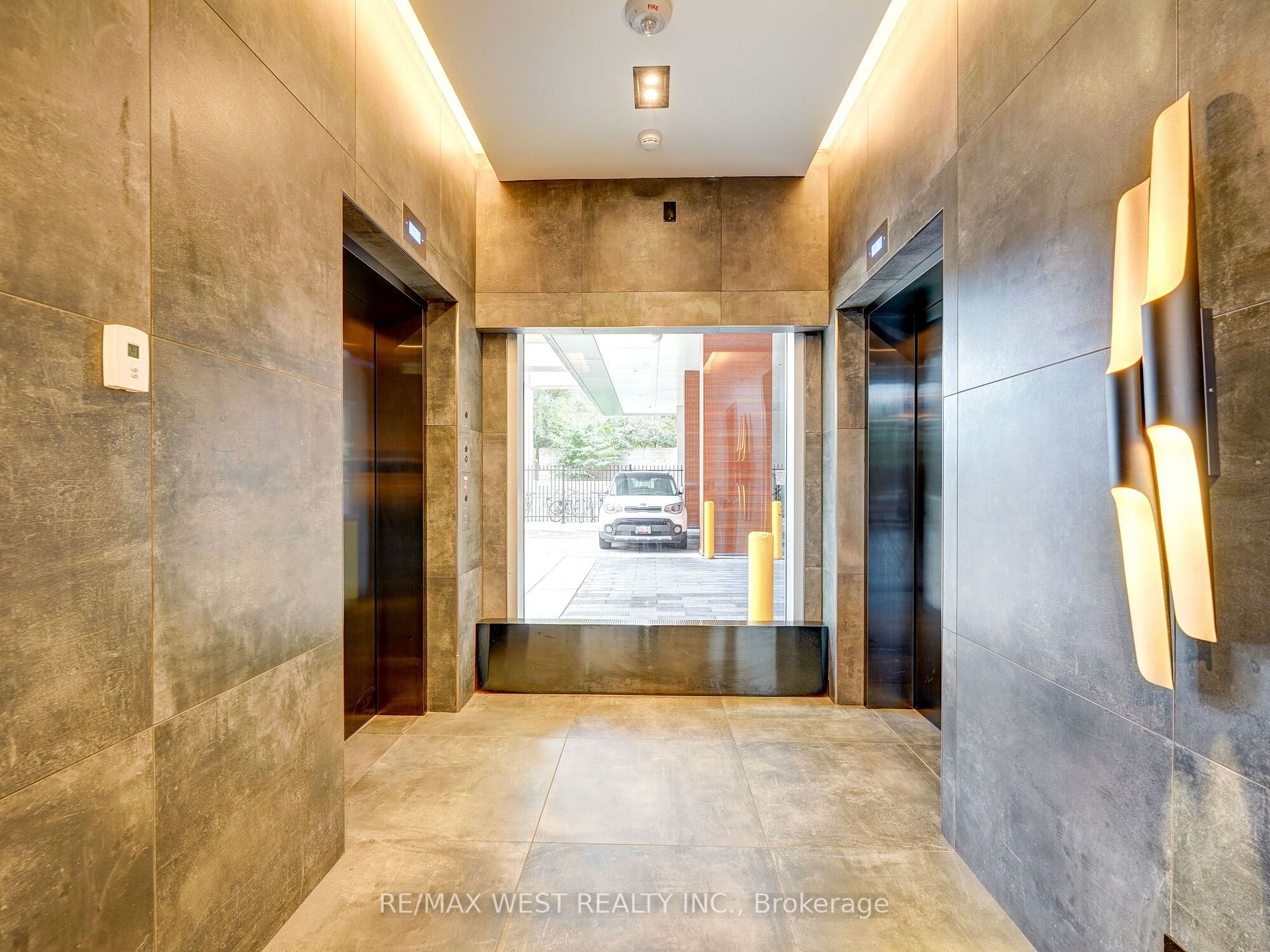 223 St. Clair Ave W, #613