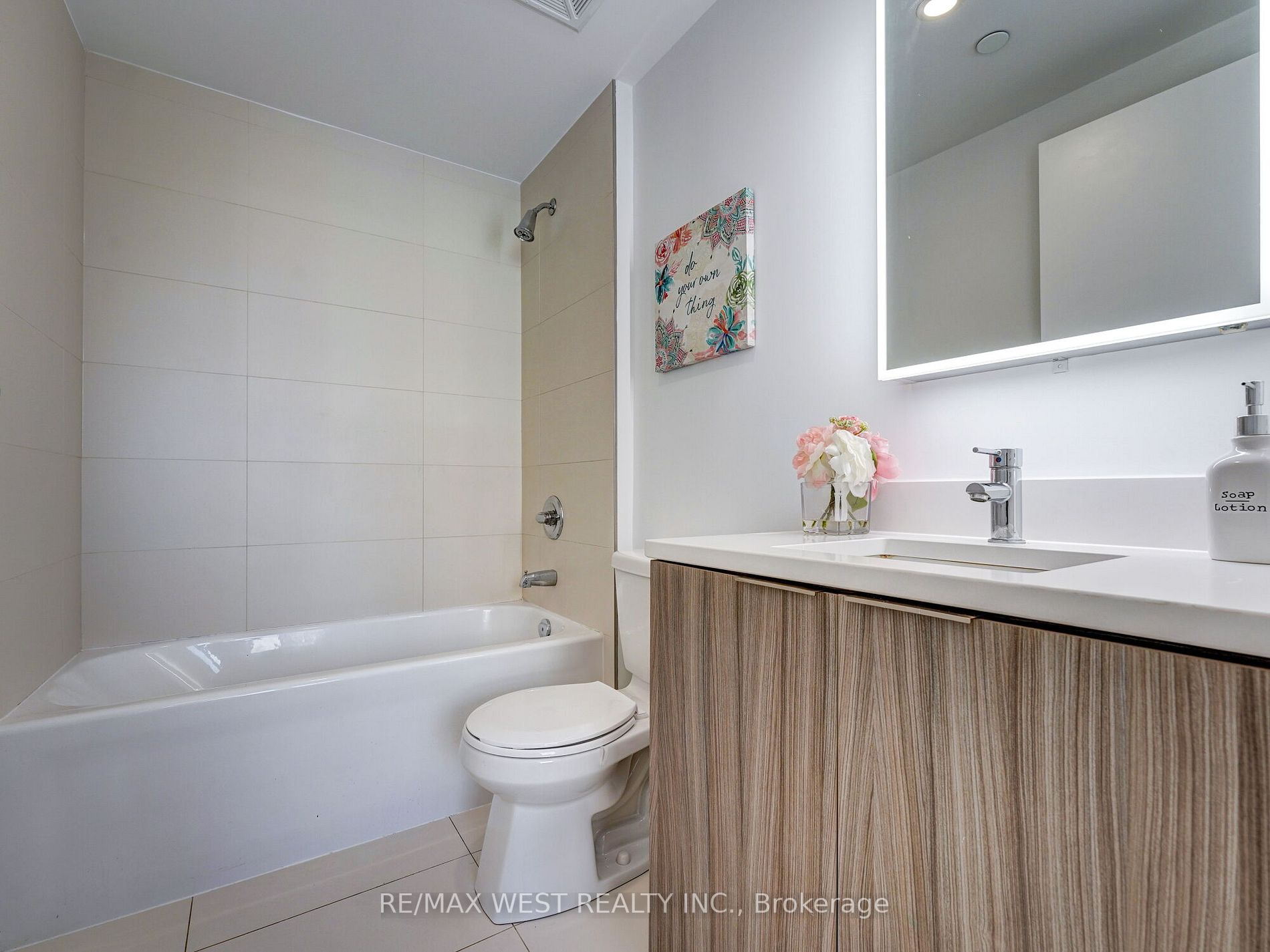 223 St. Clair Ave W, #613