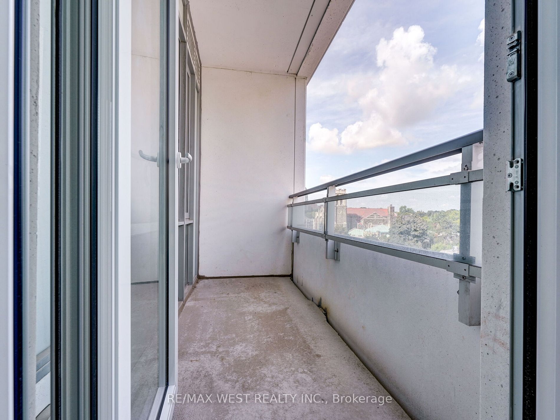 223 St. Clair Ave W, #613