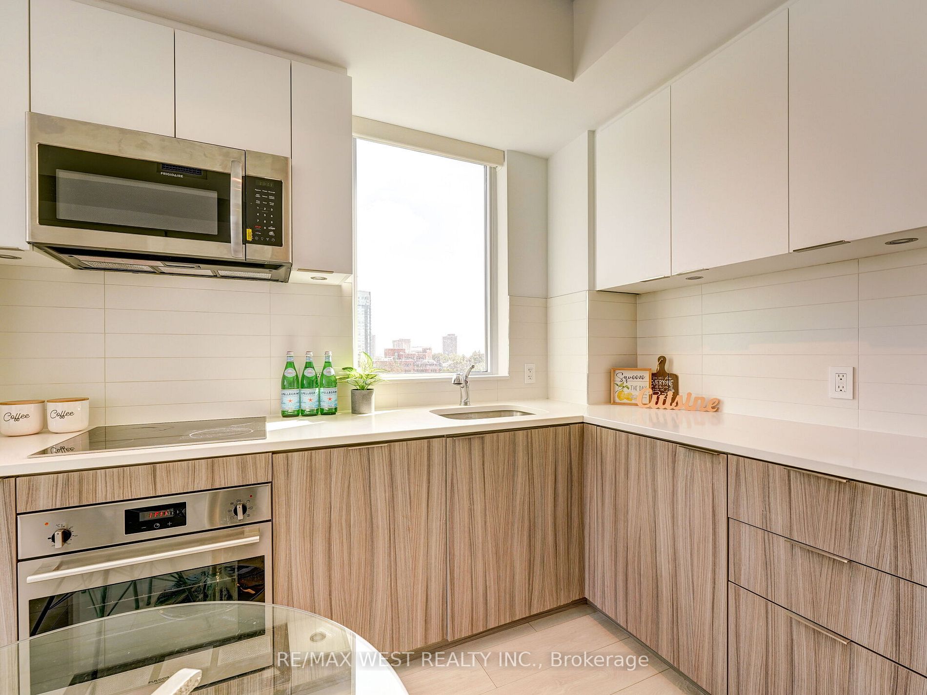 223 St. Clair Ave W, #613