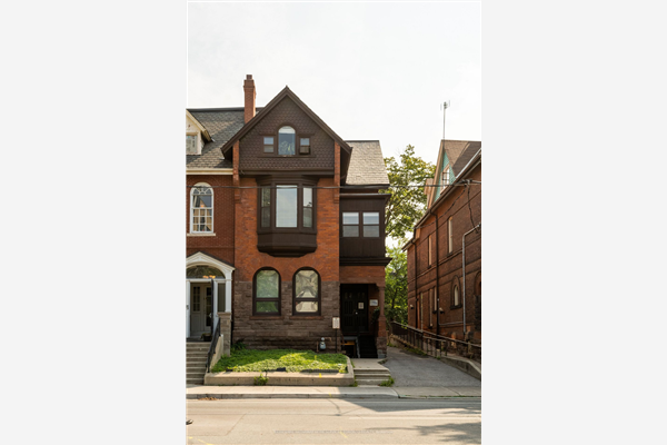 37 Spadina Rd, Toronto