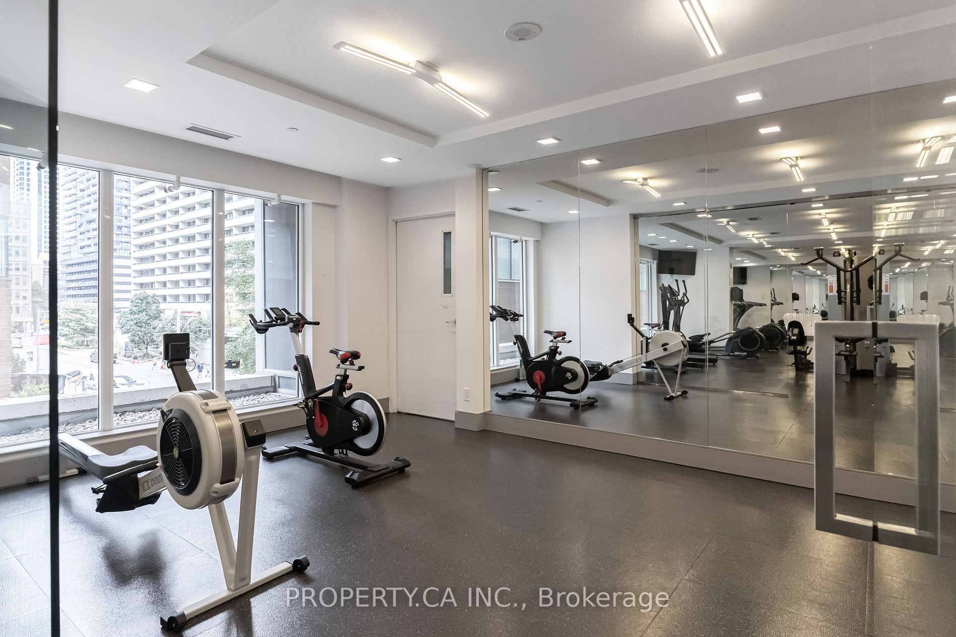 58 Orchard View Boulevard, #907
