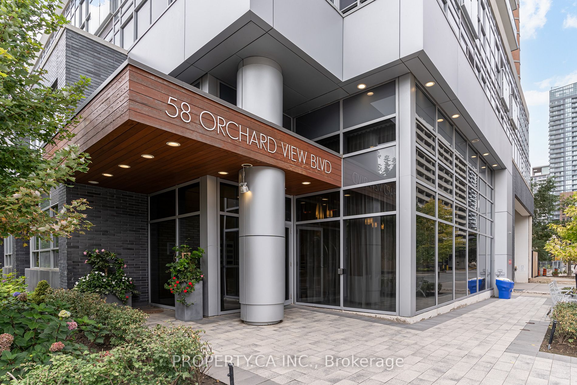 58 Orchard View Boulevard, #907