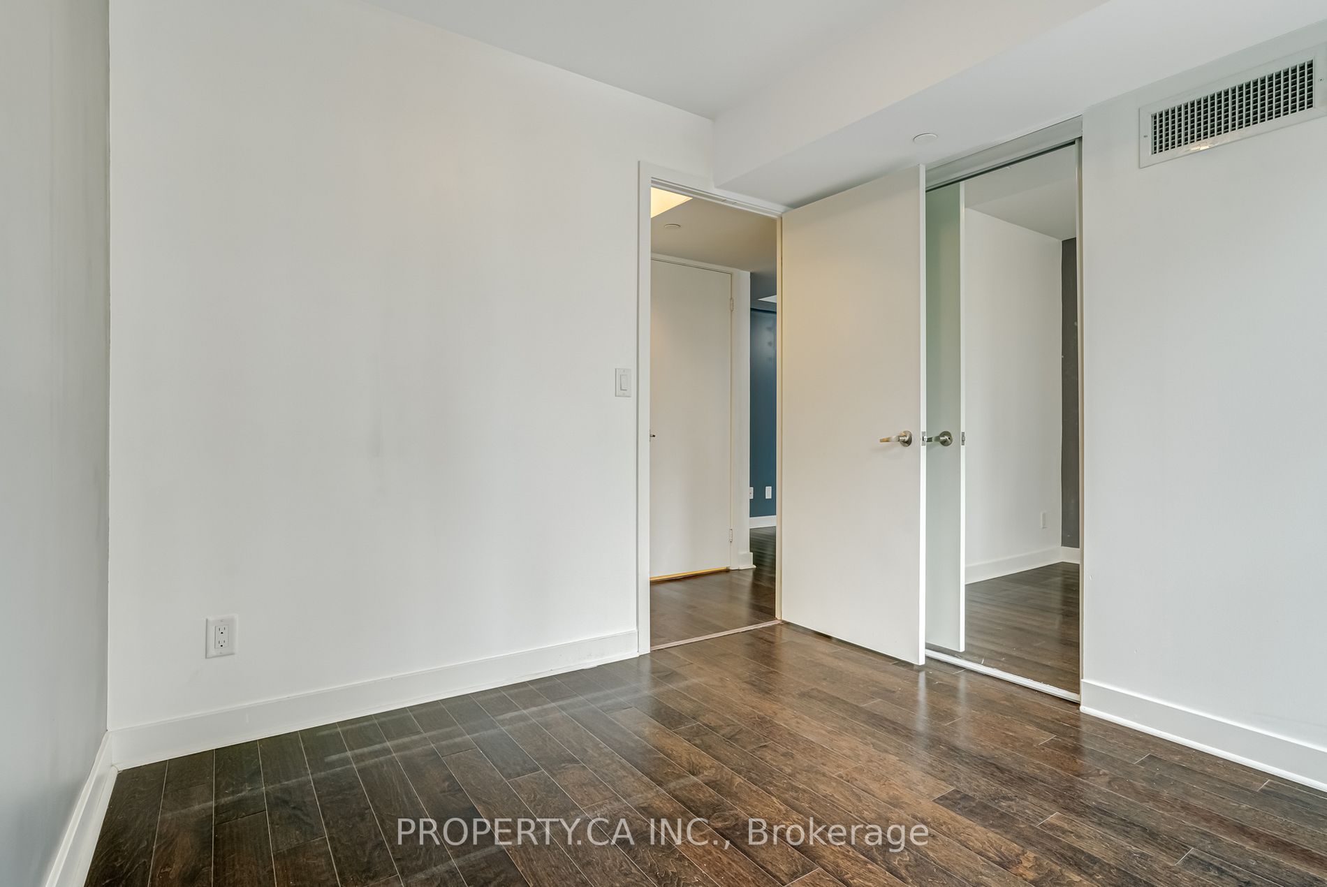 58 Orchard View Boulevard, #907