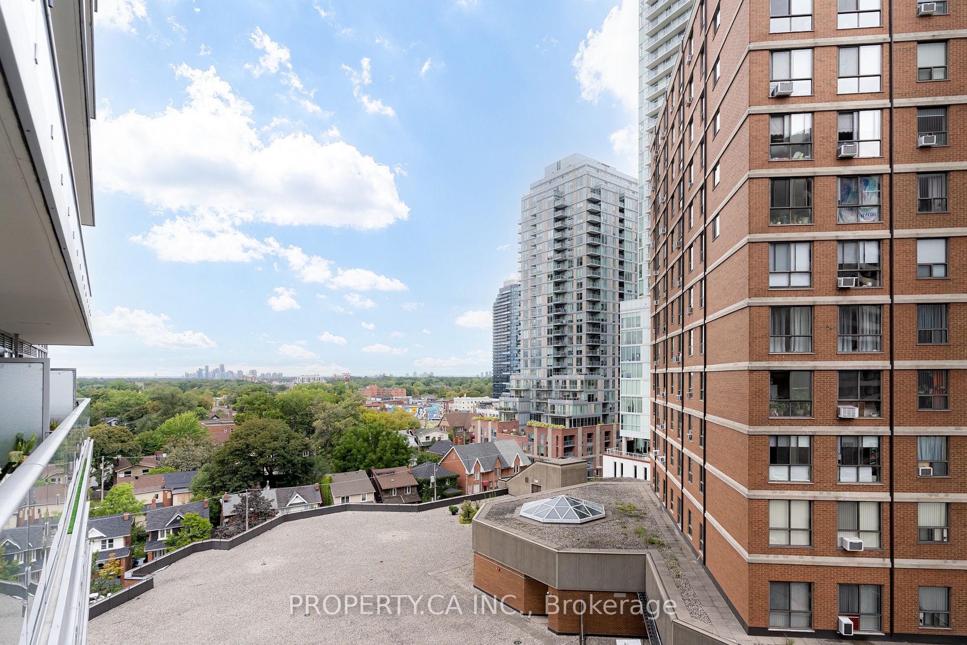 58 Orchard View Boulevard, #907