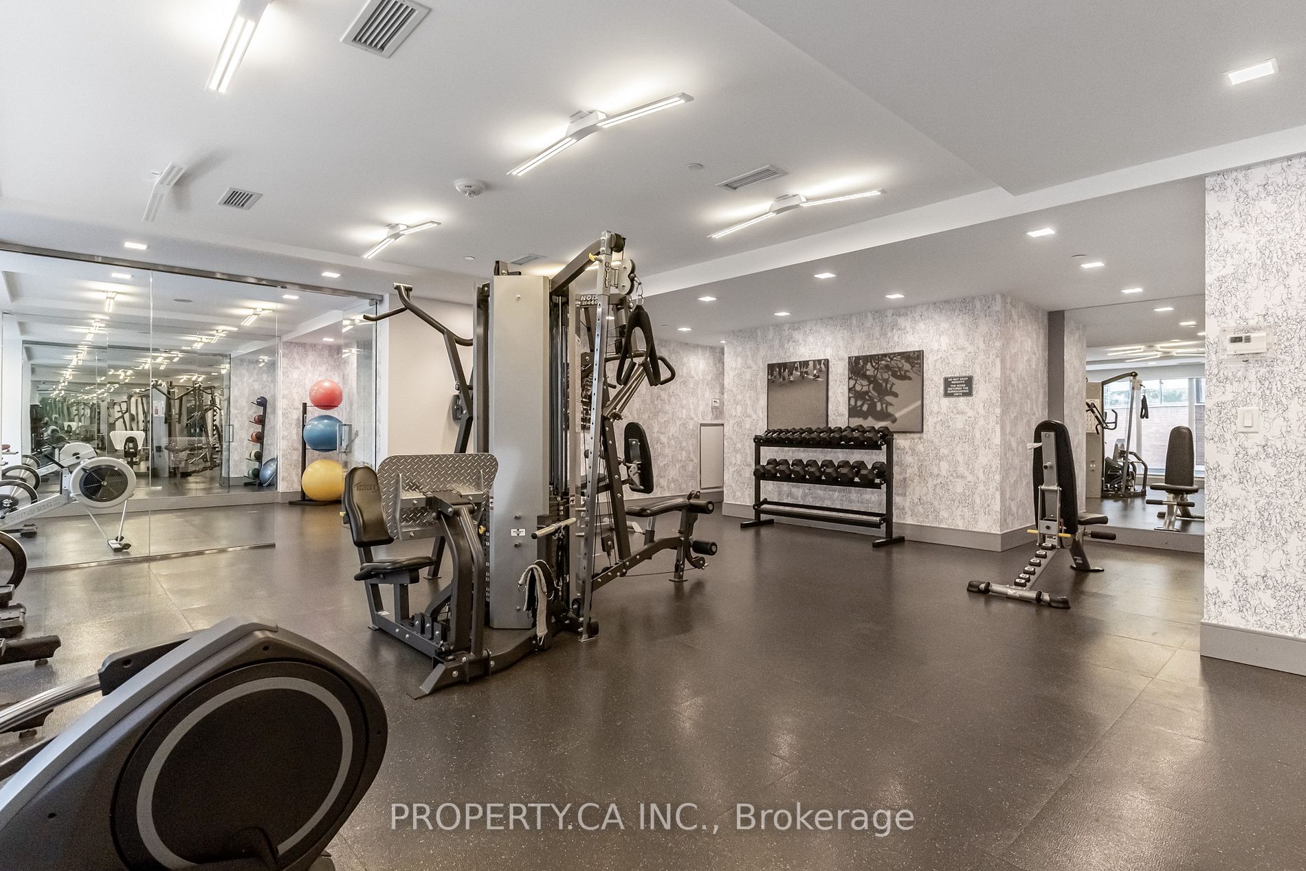 58 Orchard View Boulevard, #907