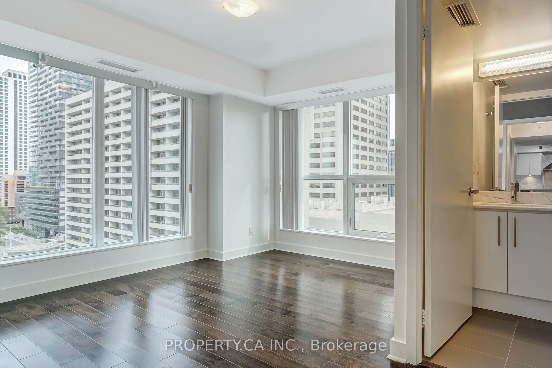 58 Orchard View Boulevard, #907