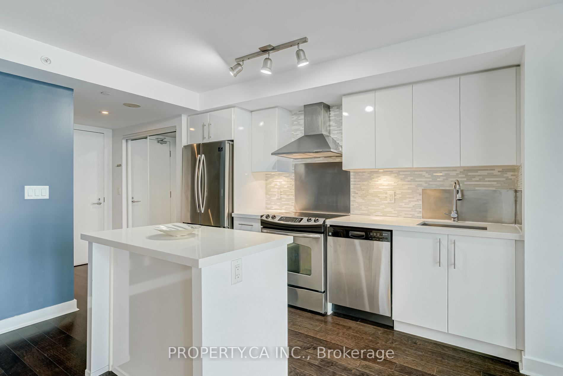 58 Orchard View Boulevard, #907