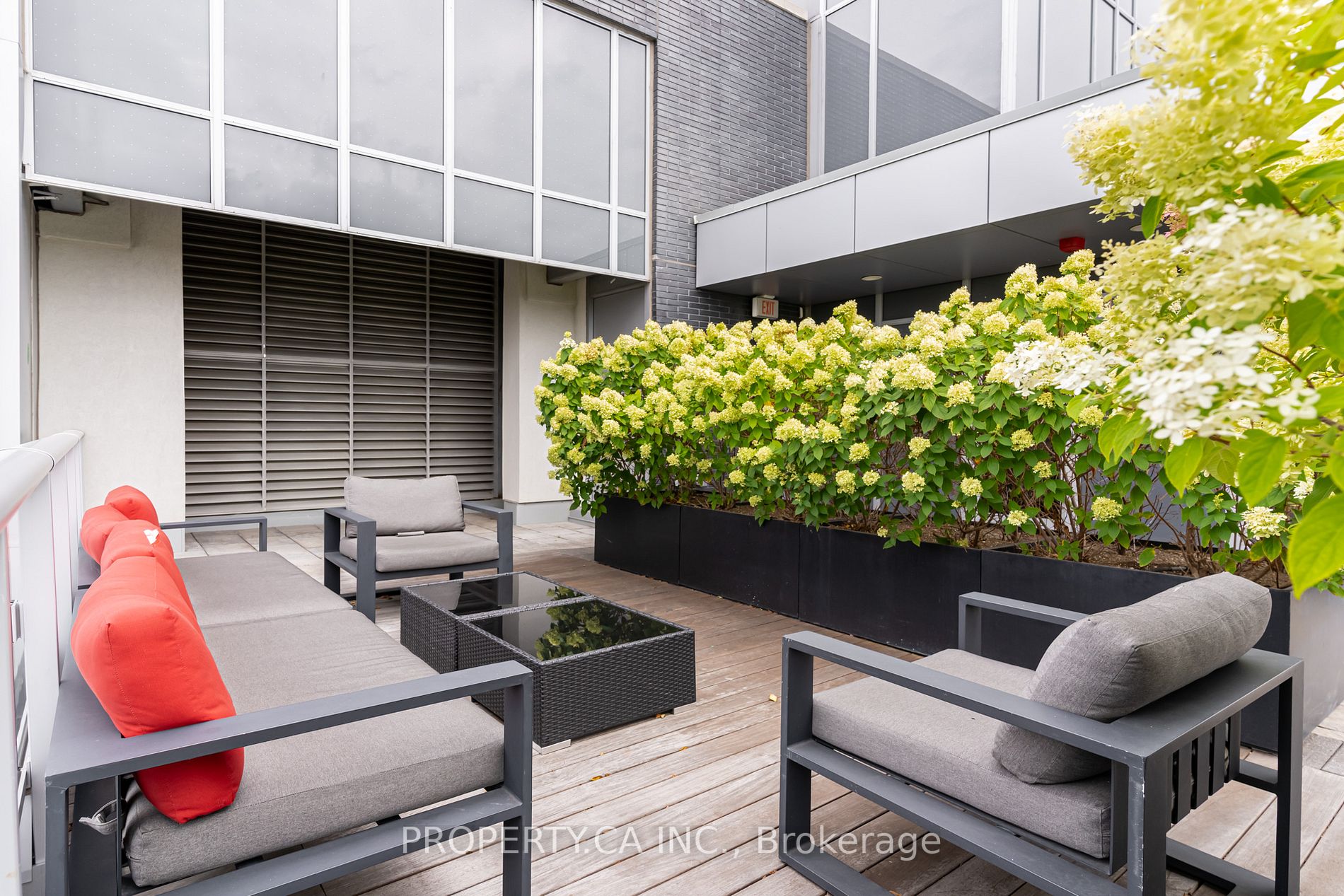 58 Orchard View Boulevard, #907