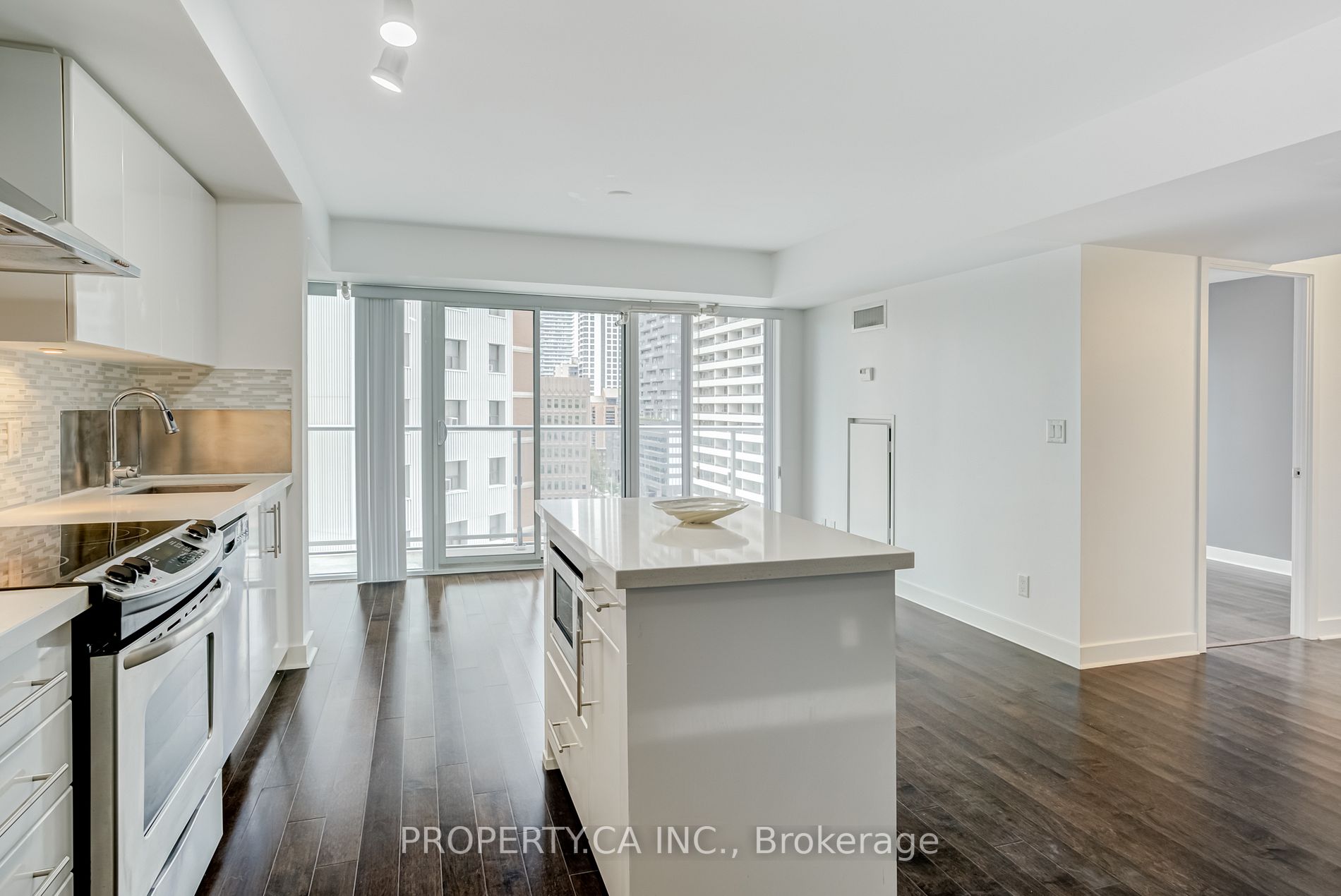 58 Orchard View Blvd, #907