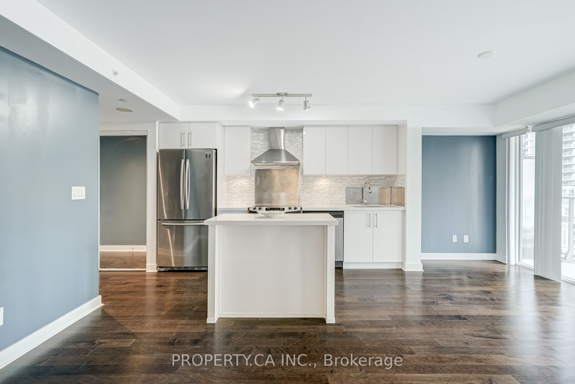 58 Orchard View Boulevard, #907