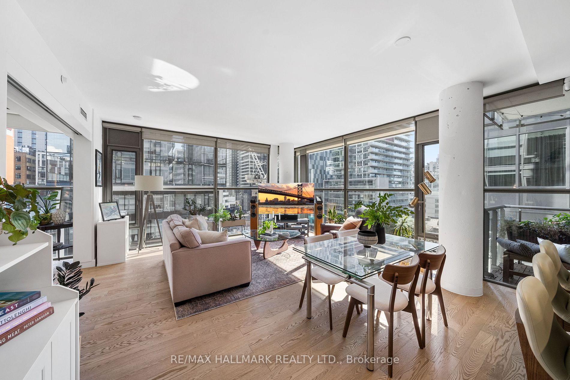 25 Oxley St, #808