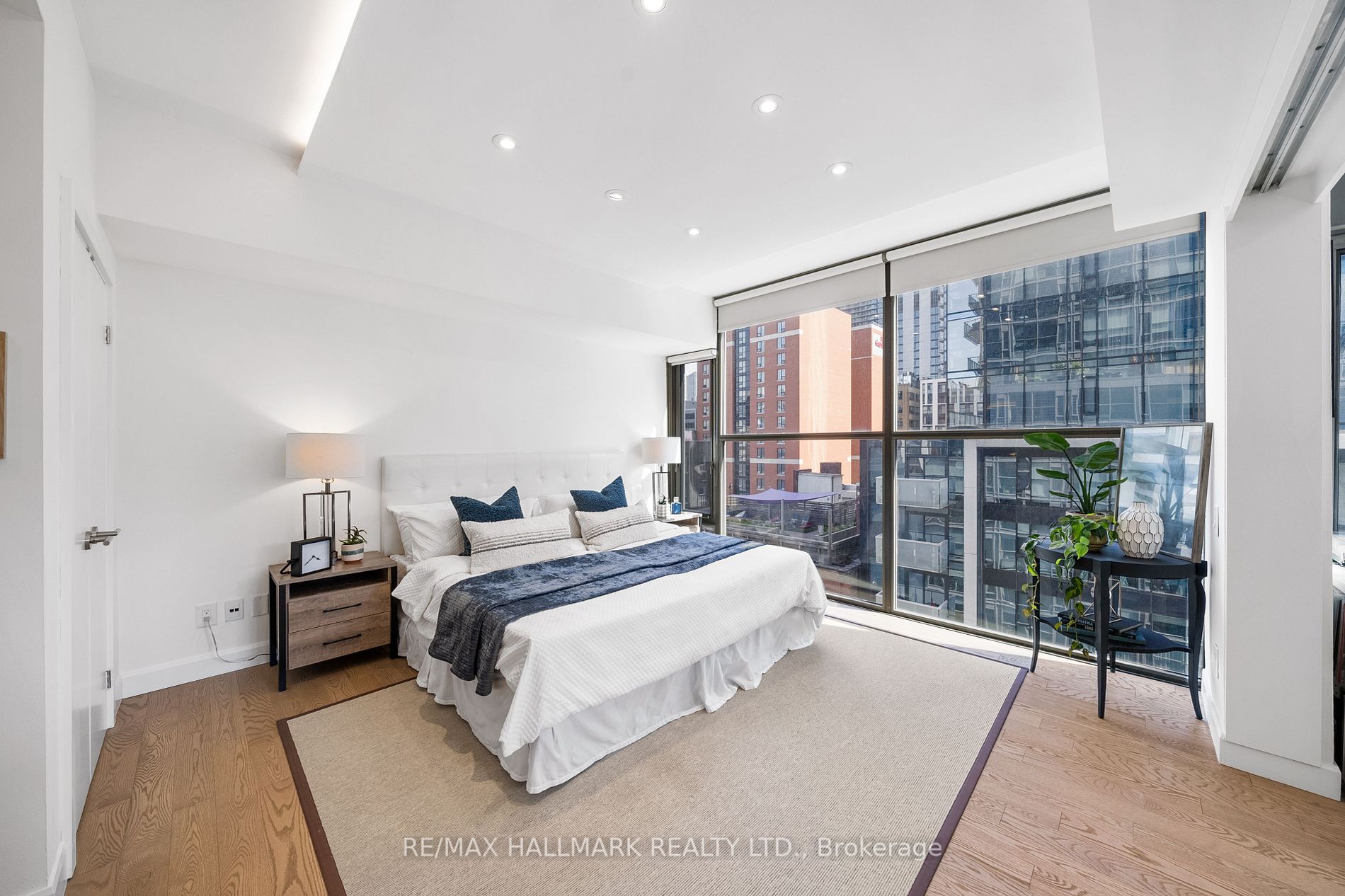 25 Oxley St, #808