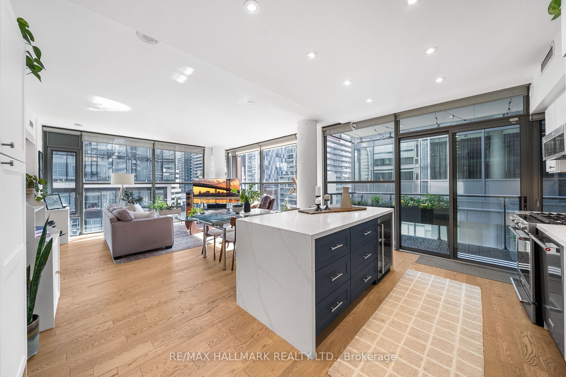 25 Oxley St, #808