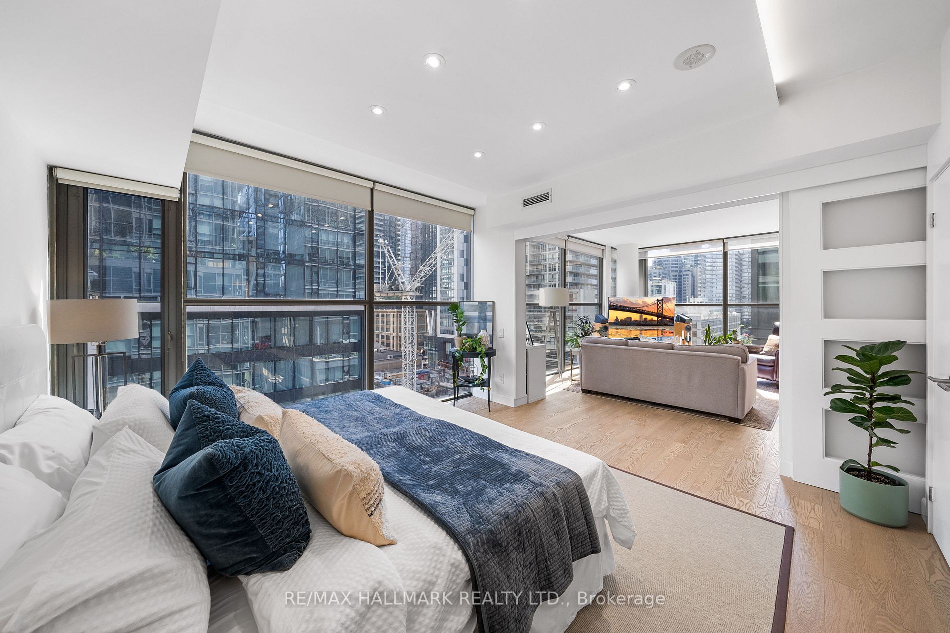 25 Oxley St, #808