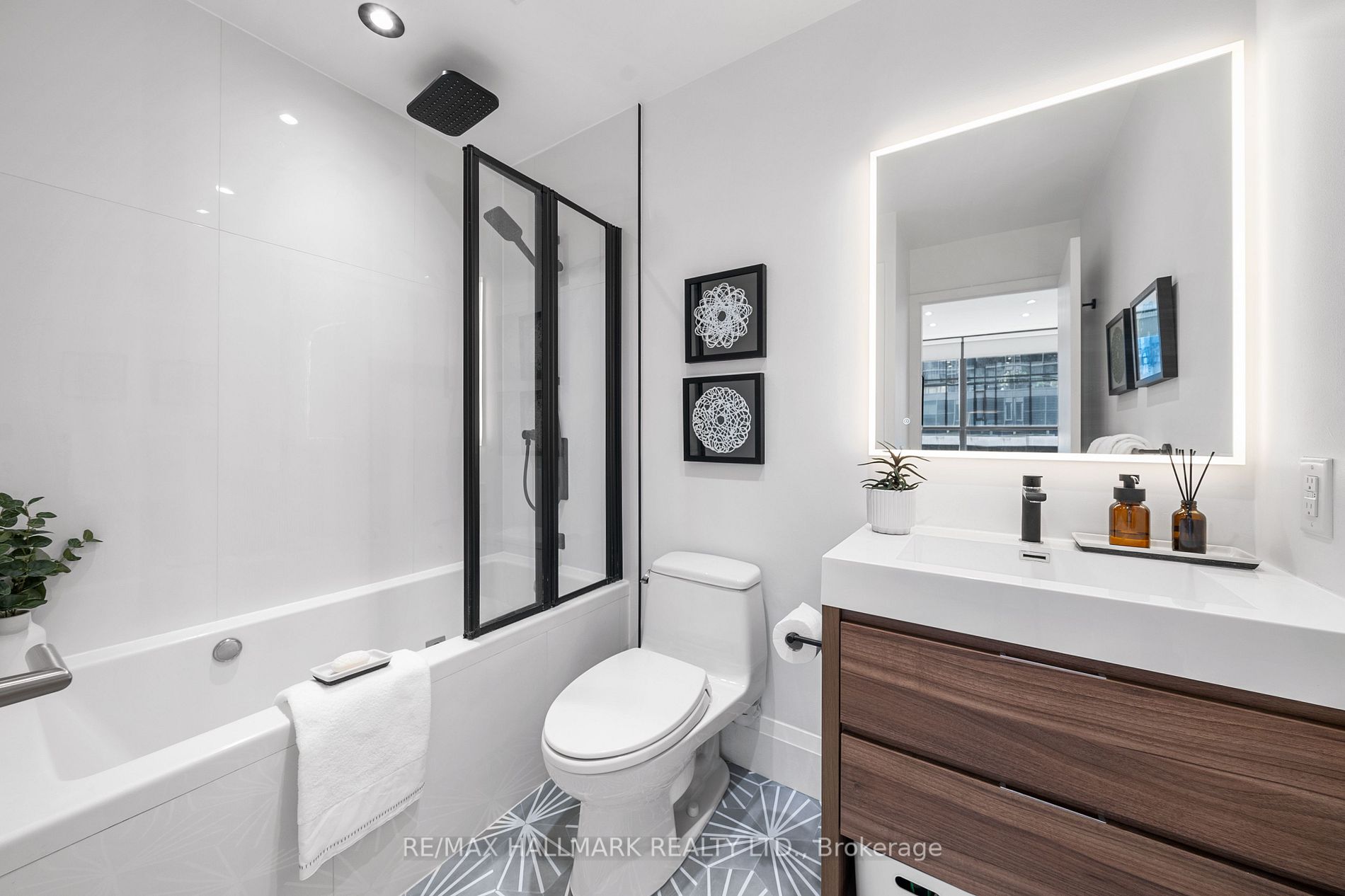 25 Oxley St, #808