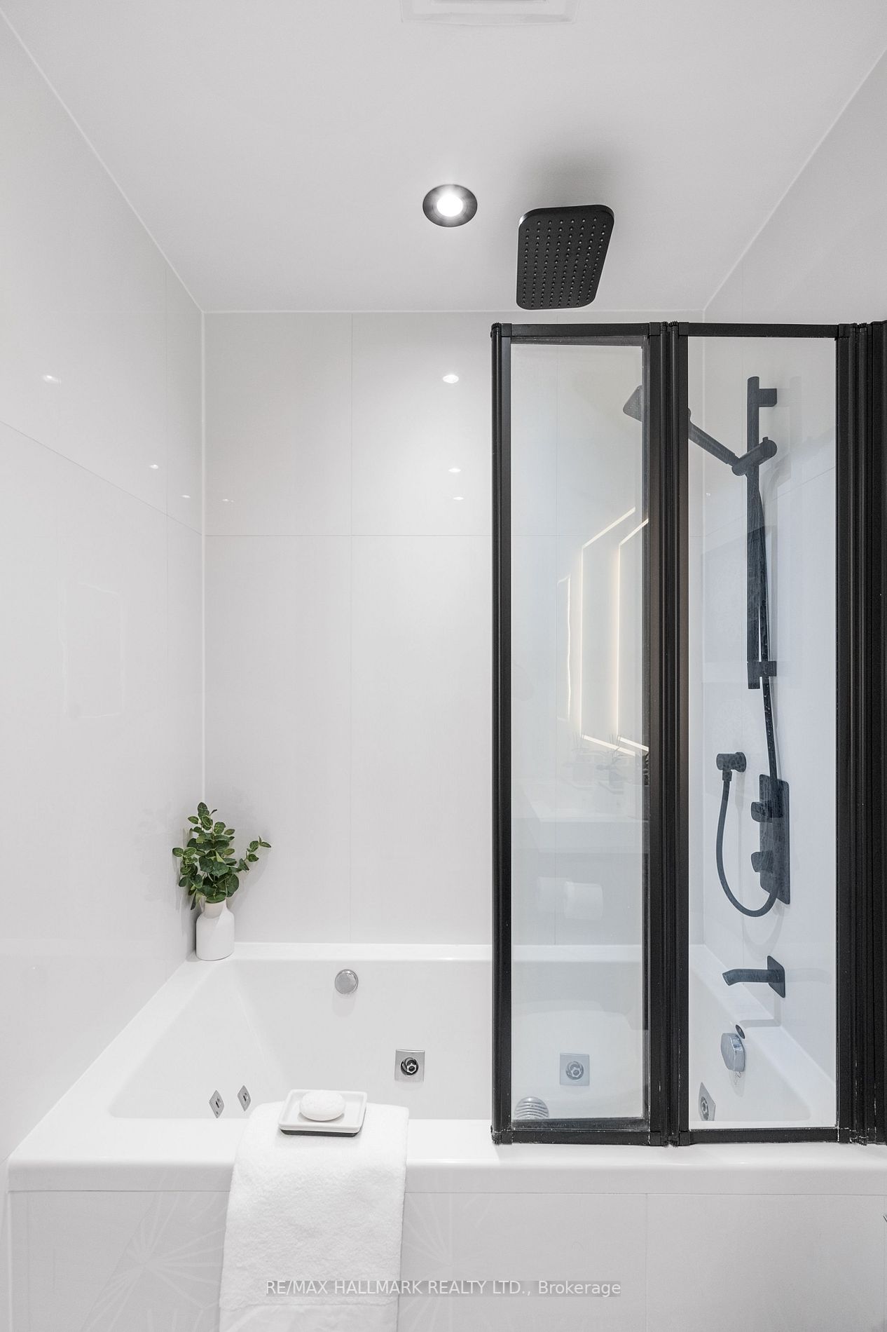 25 Oxley St, #808