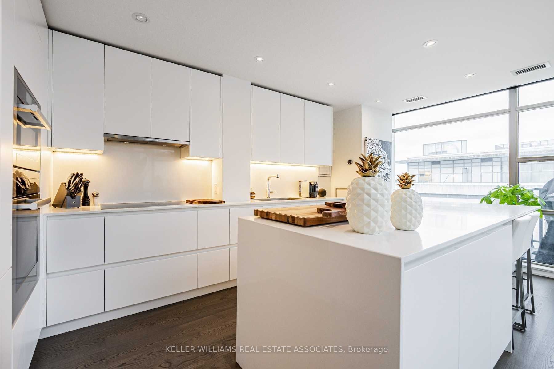 637 Lake Shore Blvd, #627