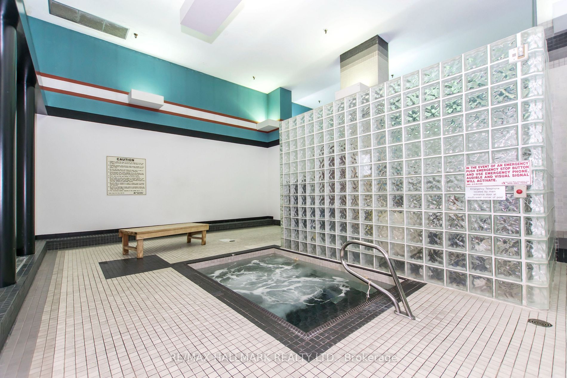 701 King St W, #802