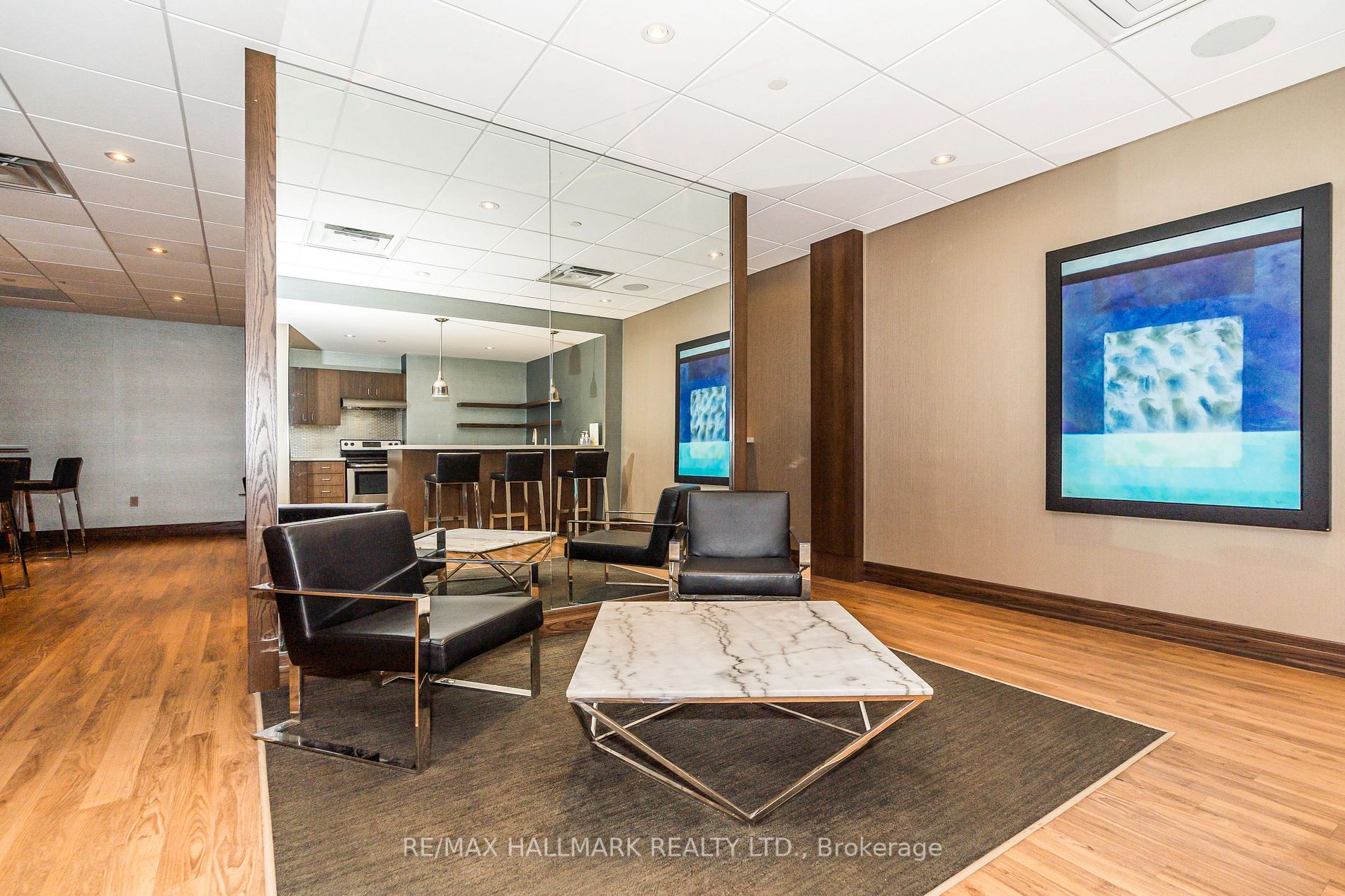701 King St W, #802