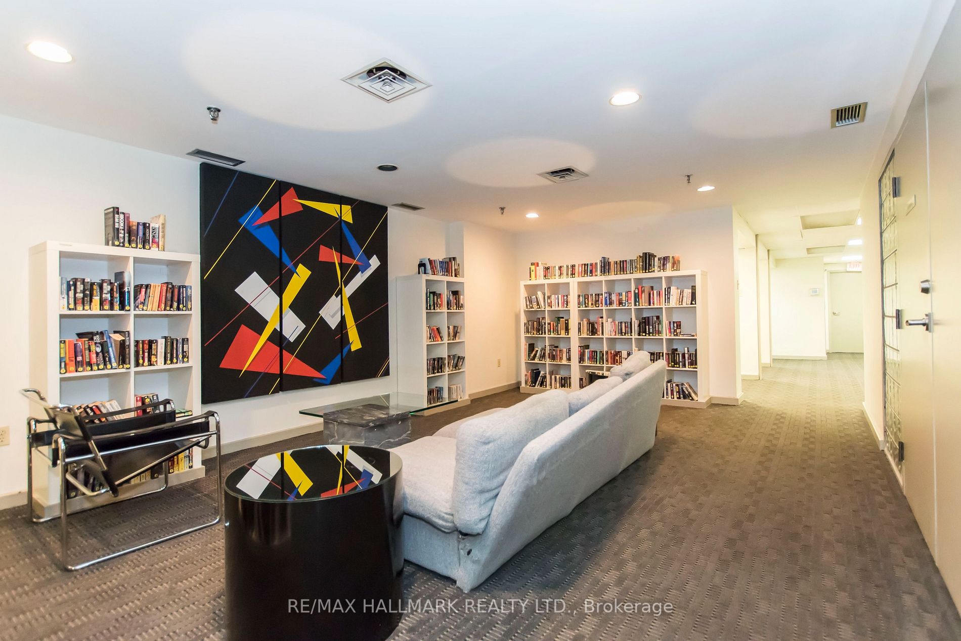701 King St W, #802