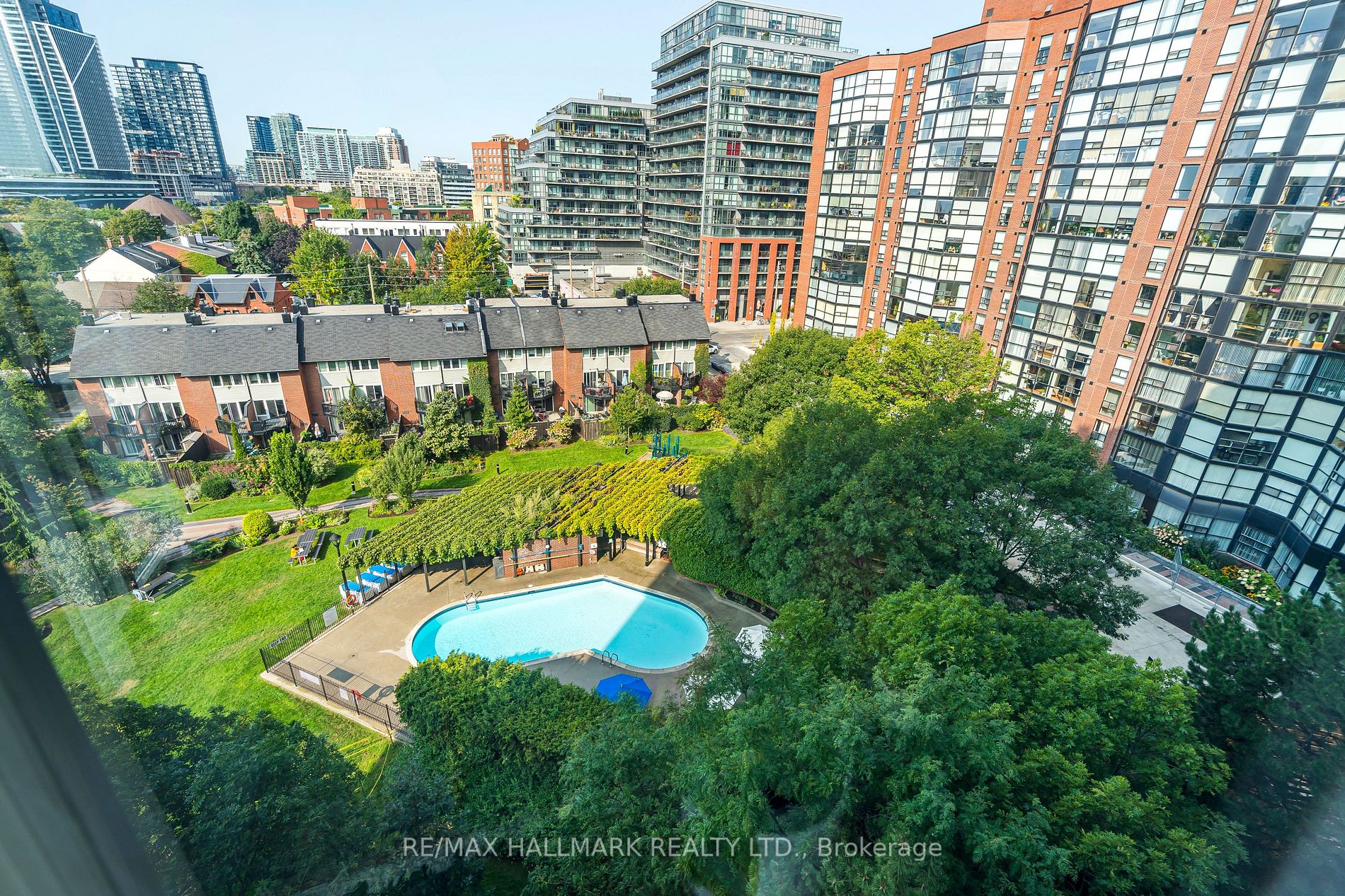 701 King St W, #802