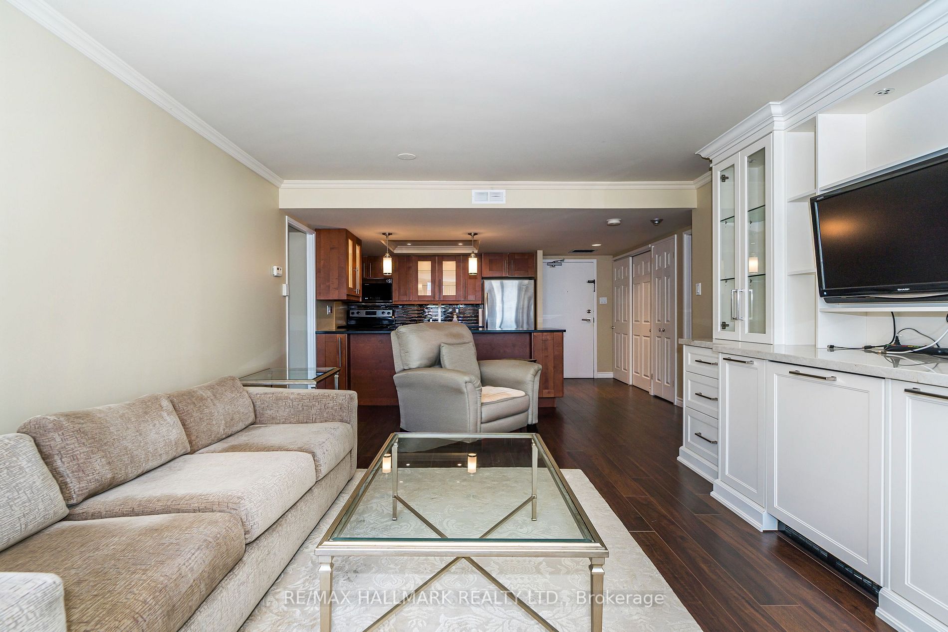 701 King St W, #802