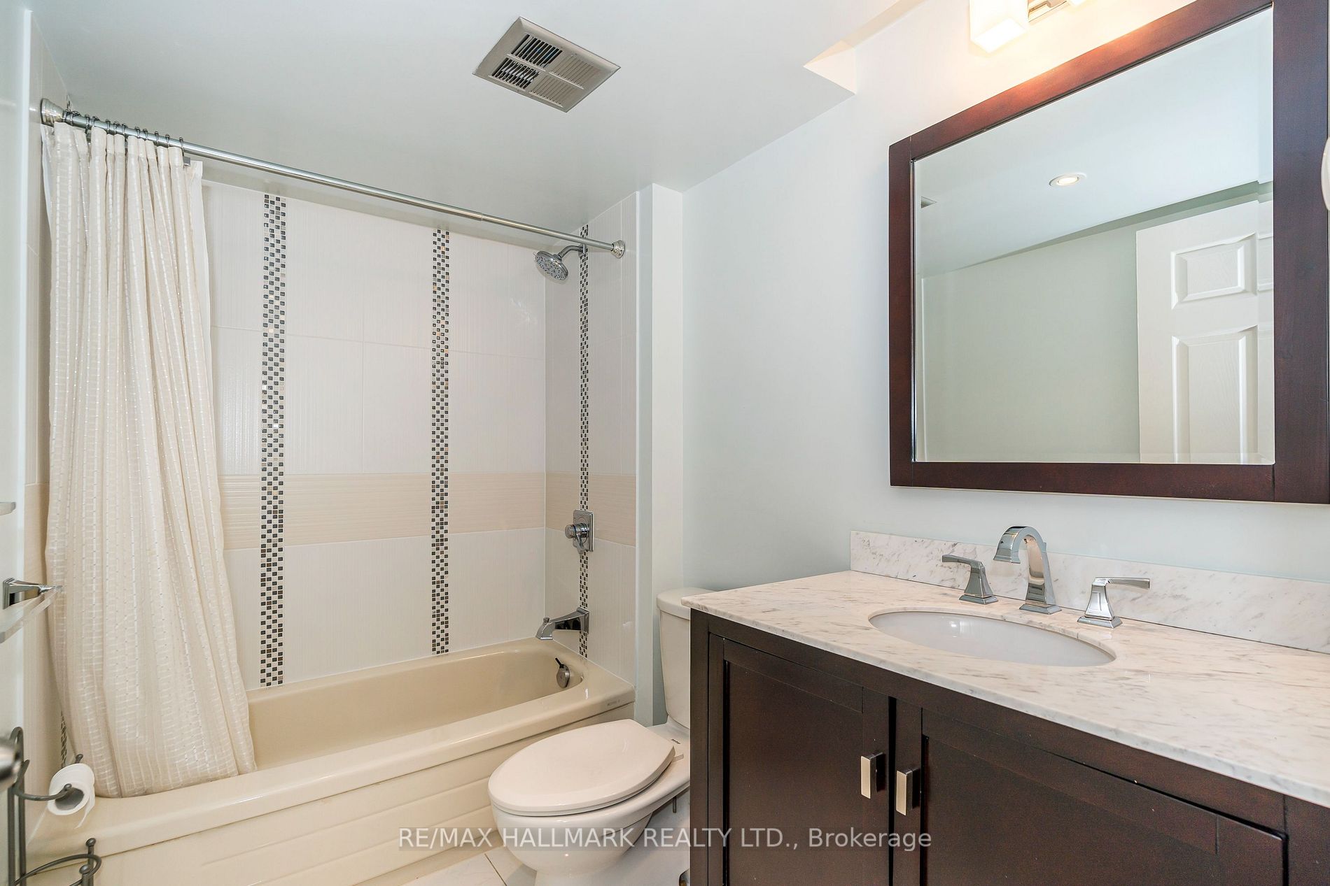 701 King St W, #802