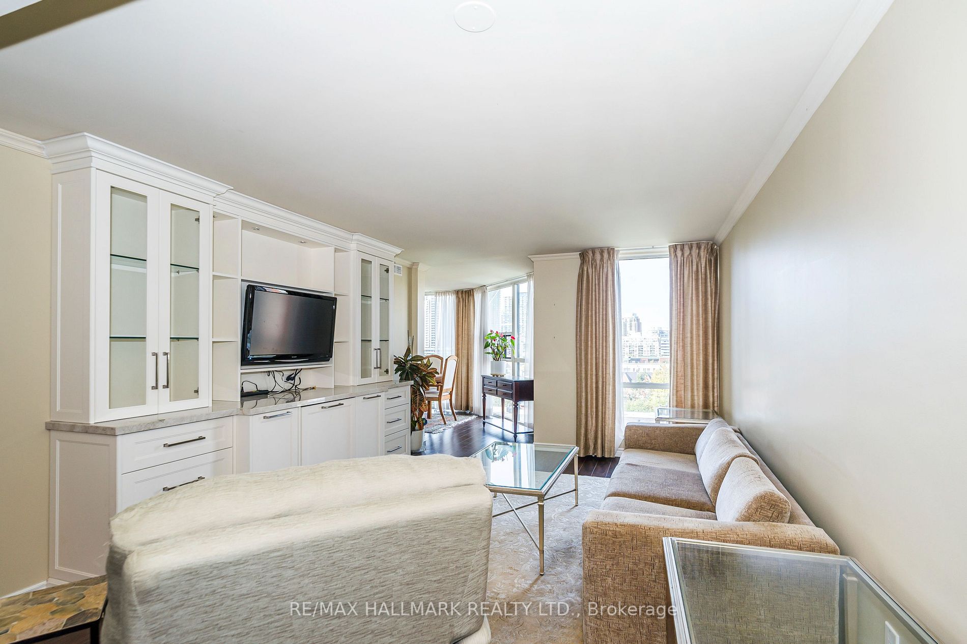 701 King St W, #802
