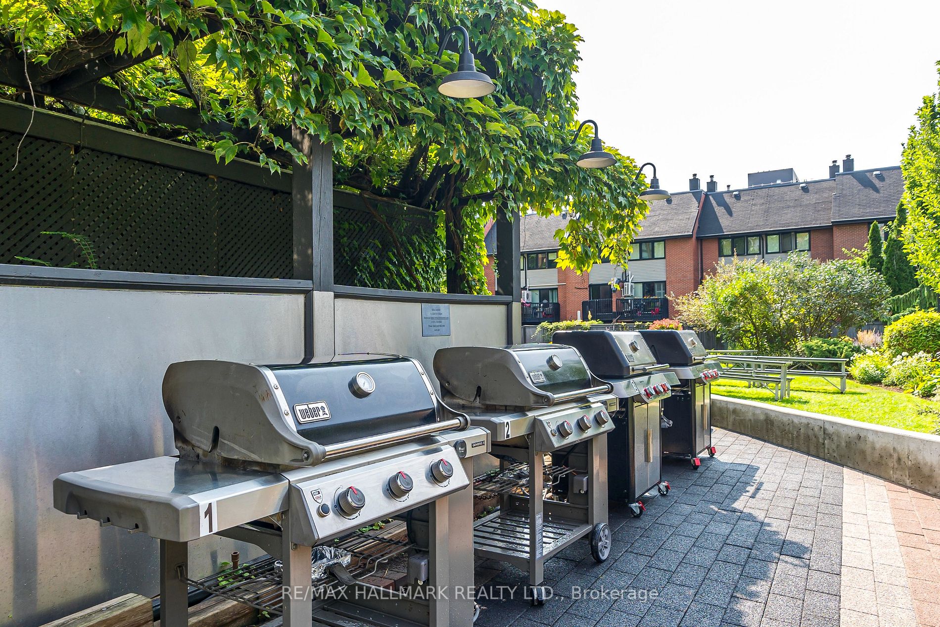 701 King St W, #802