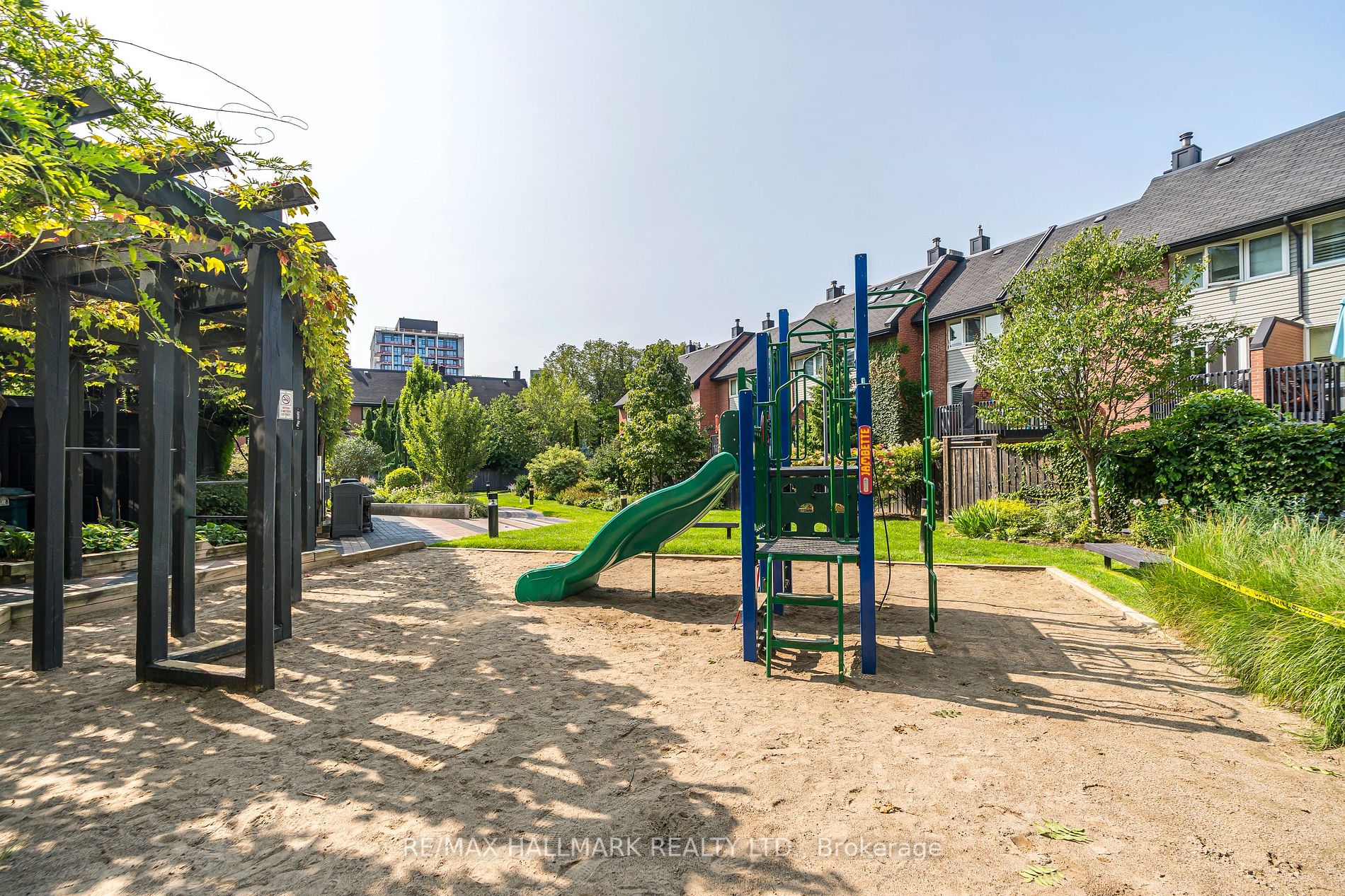 701 King St W, #802
