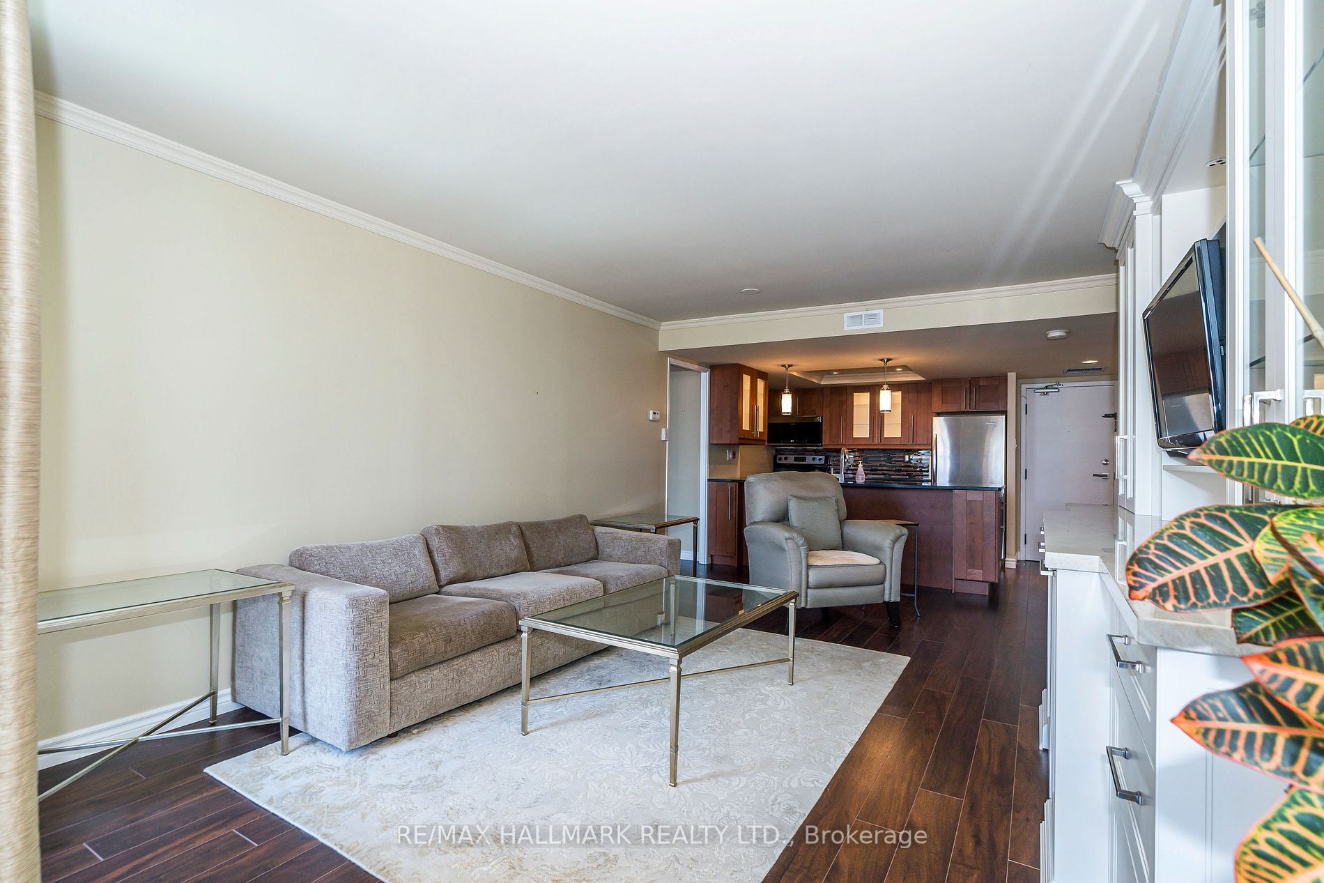 701 King St W, #802