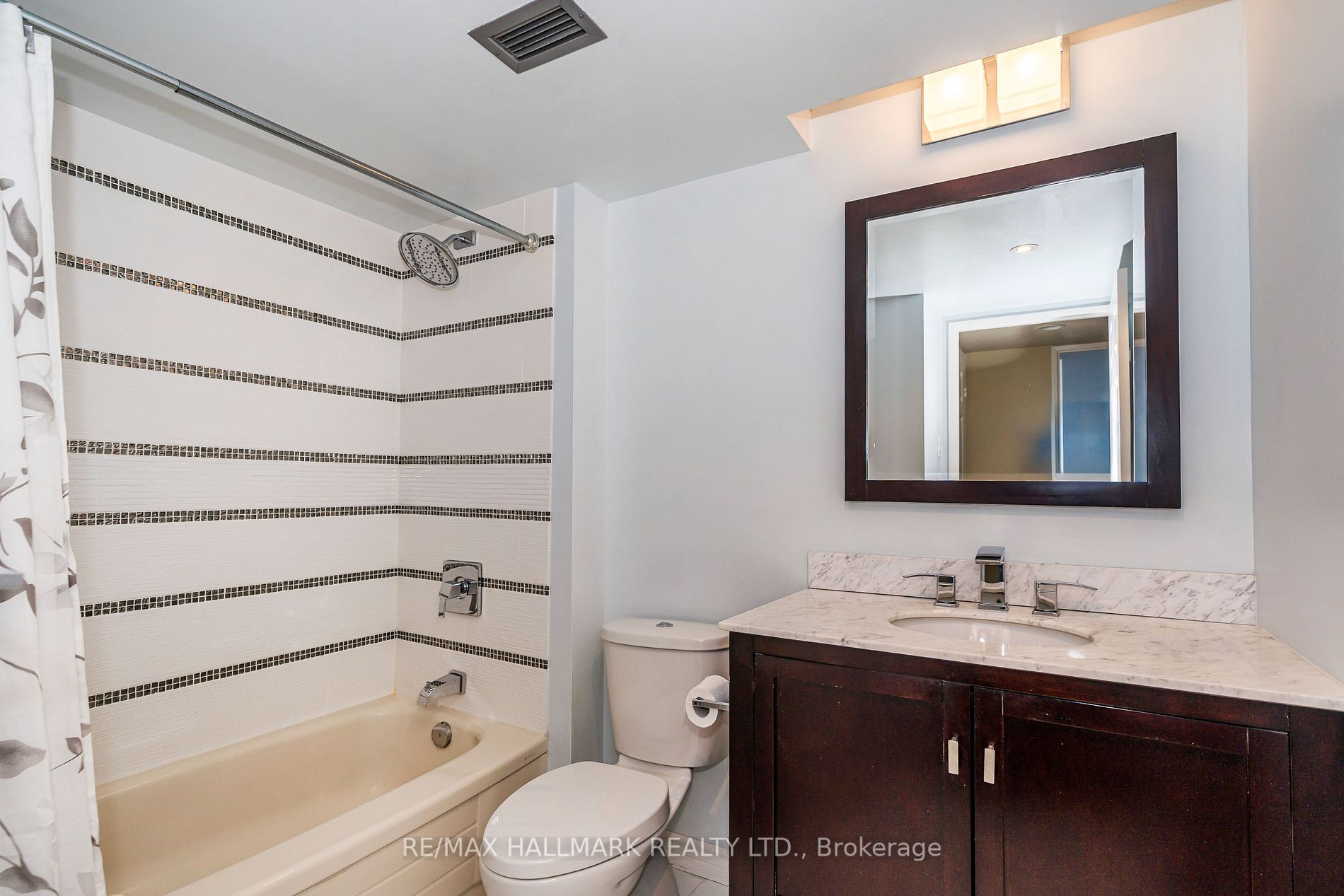 701 King St W, #802