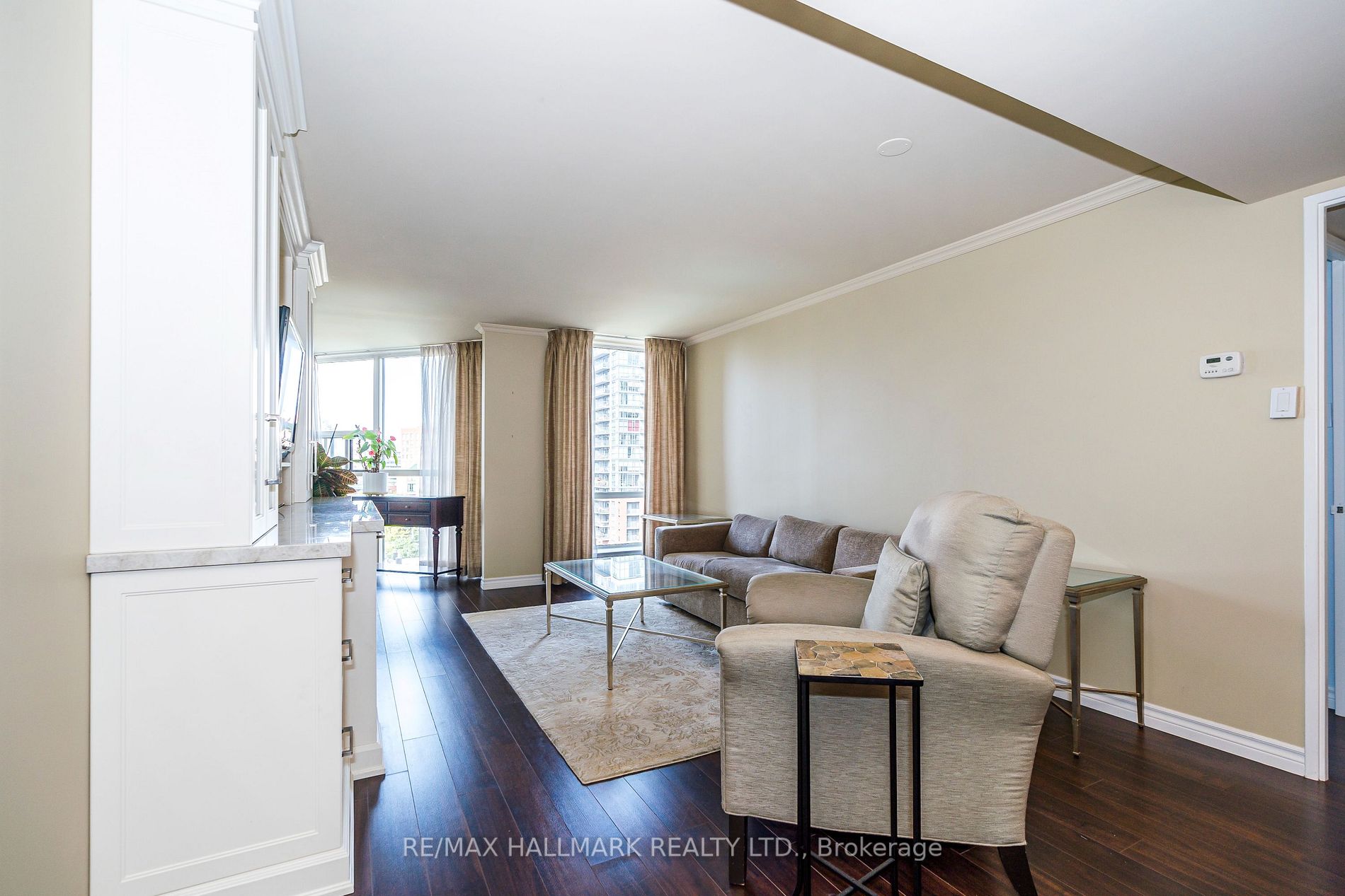 701 King St W, #802