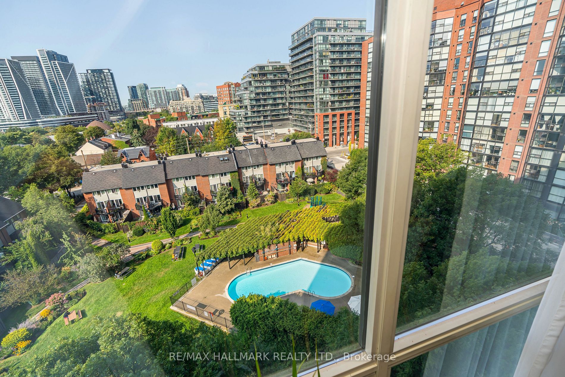 701 King St W, #802