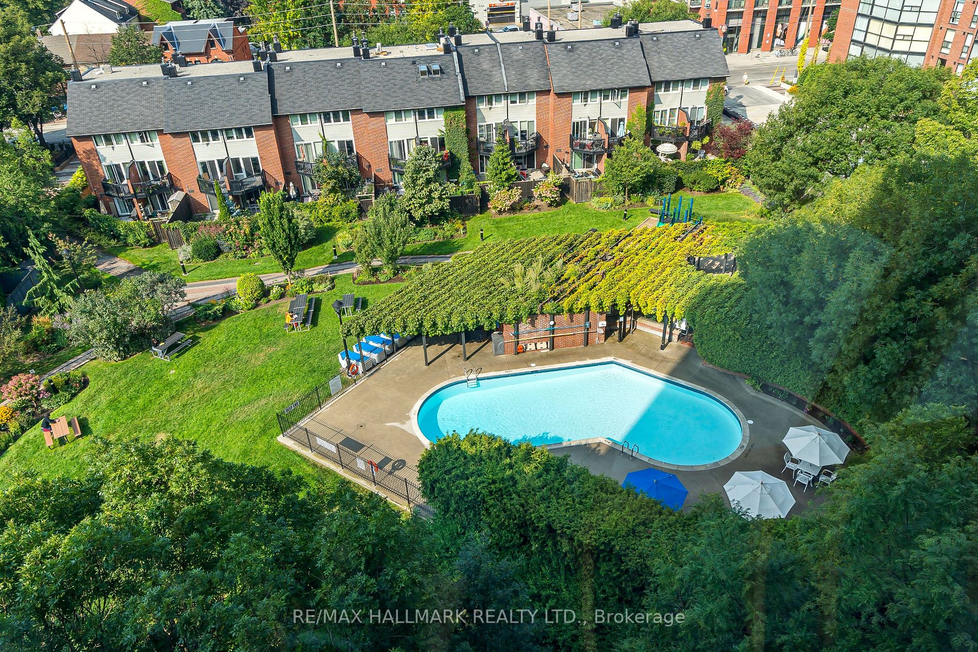 701 King St W, #802
