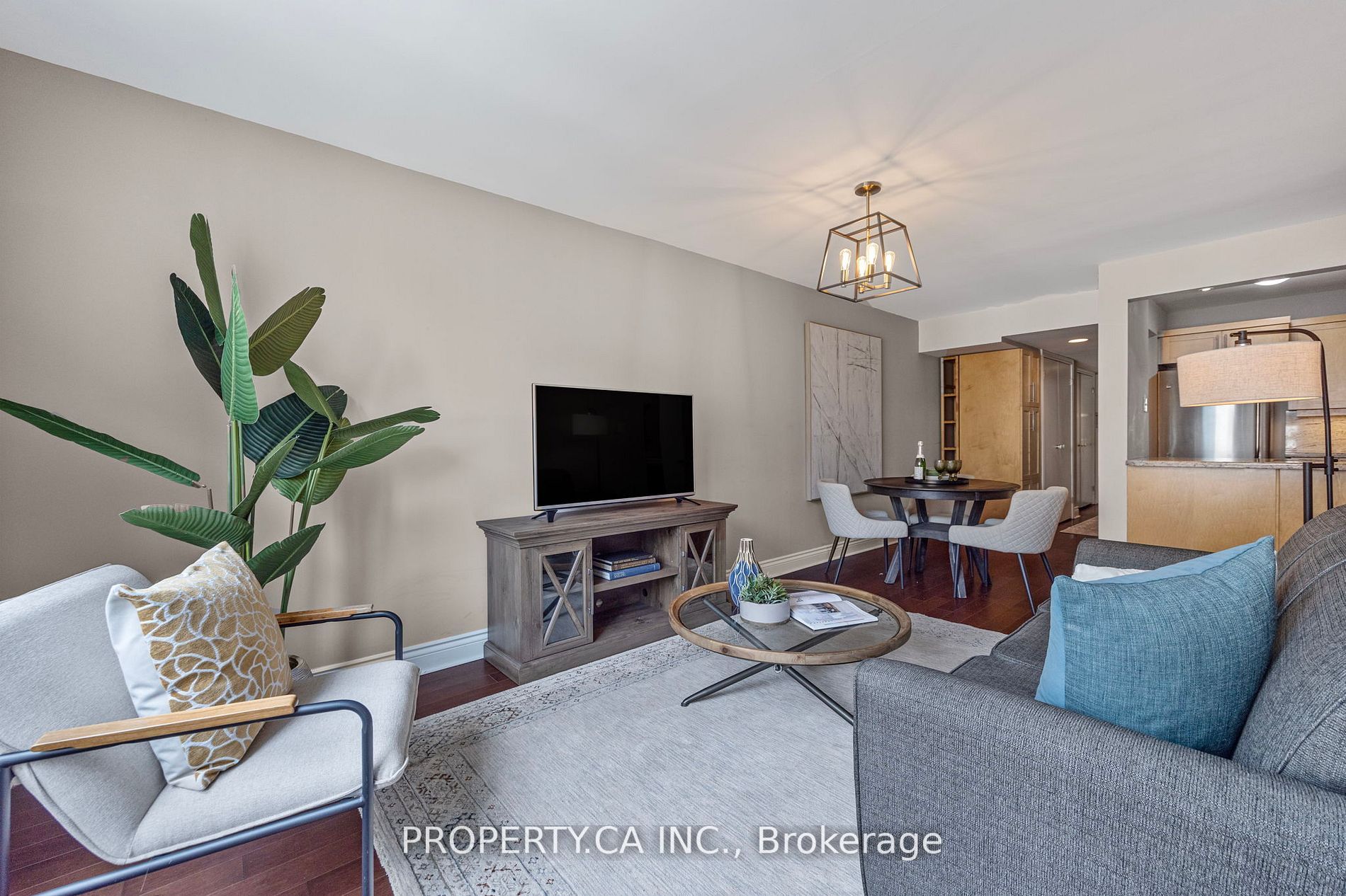 92 King St E, #708