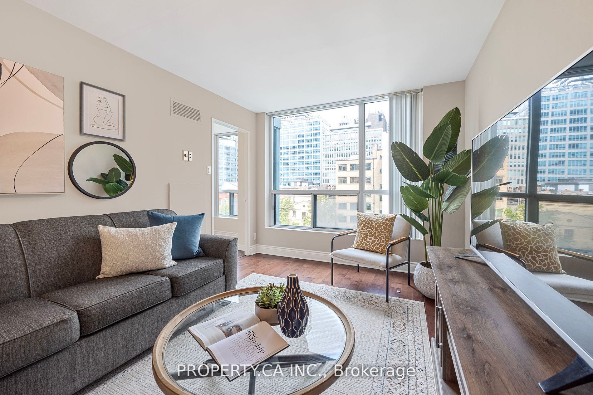 92 King St E, #708